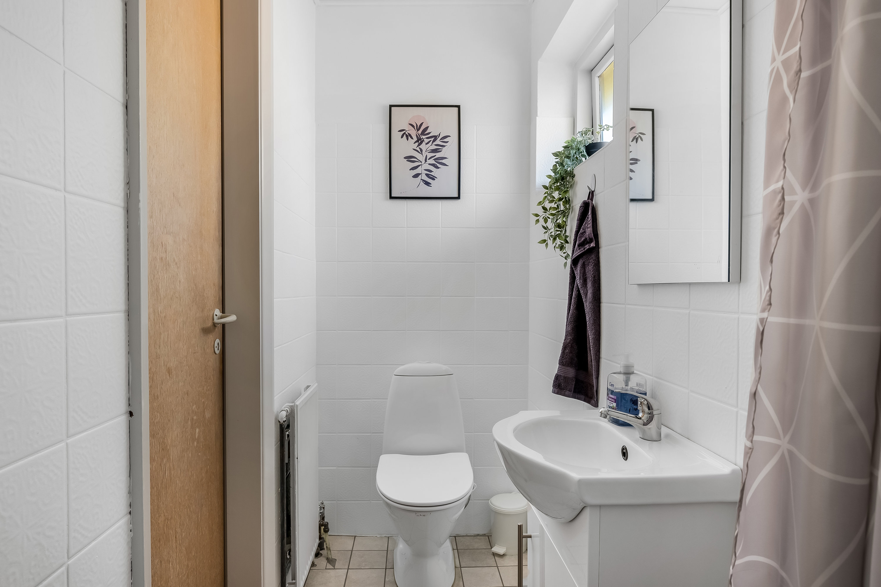 Fremhævet toilet billede i fuldskærmstilstand. Billede af Mølledammen 2, 6800 Varde