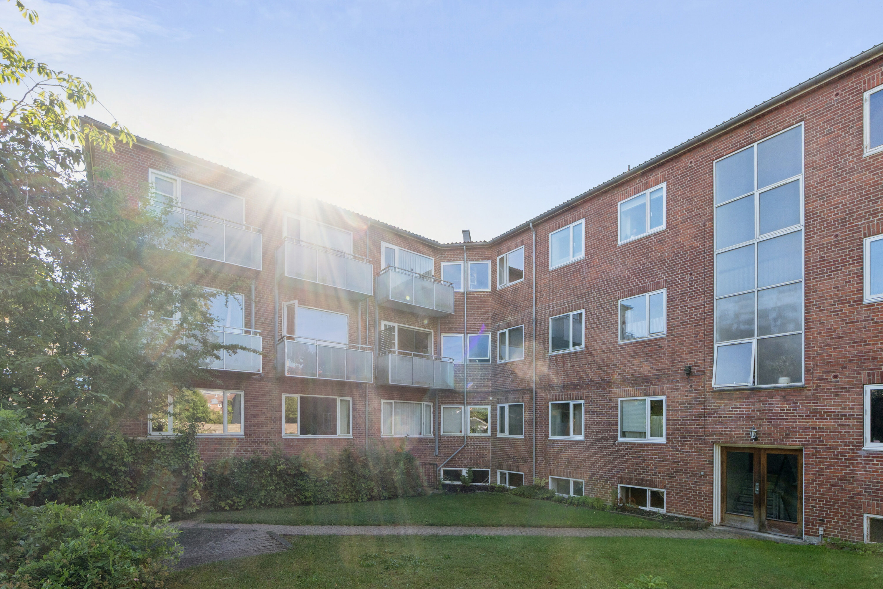 Fremhævet set fra haven billede i fuldskærmstilstand. Billede af Østervej 13A, 1. th., 2600 Glostrup