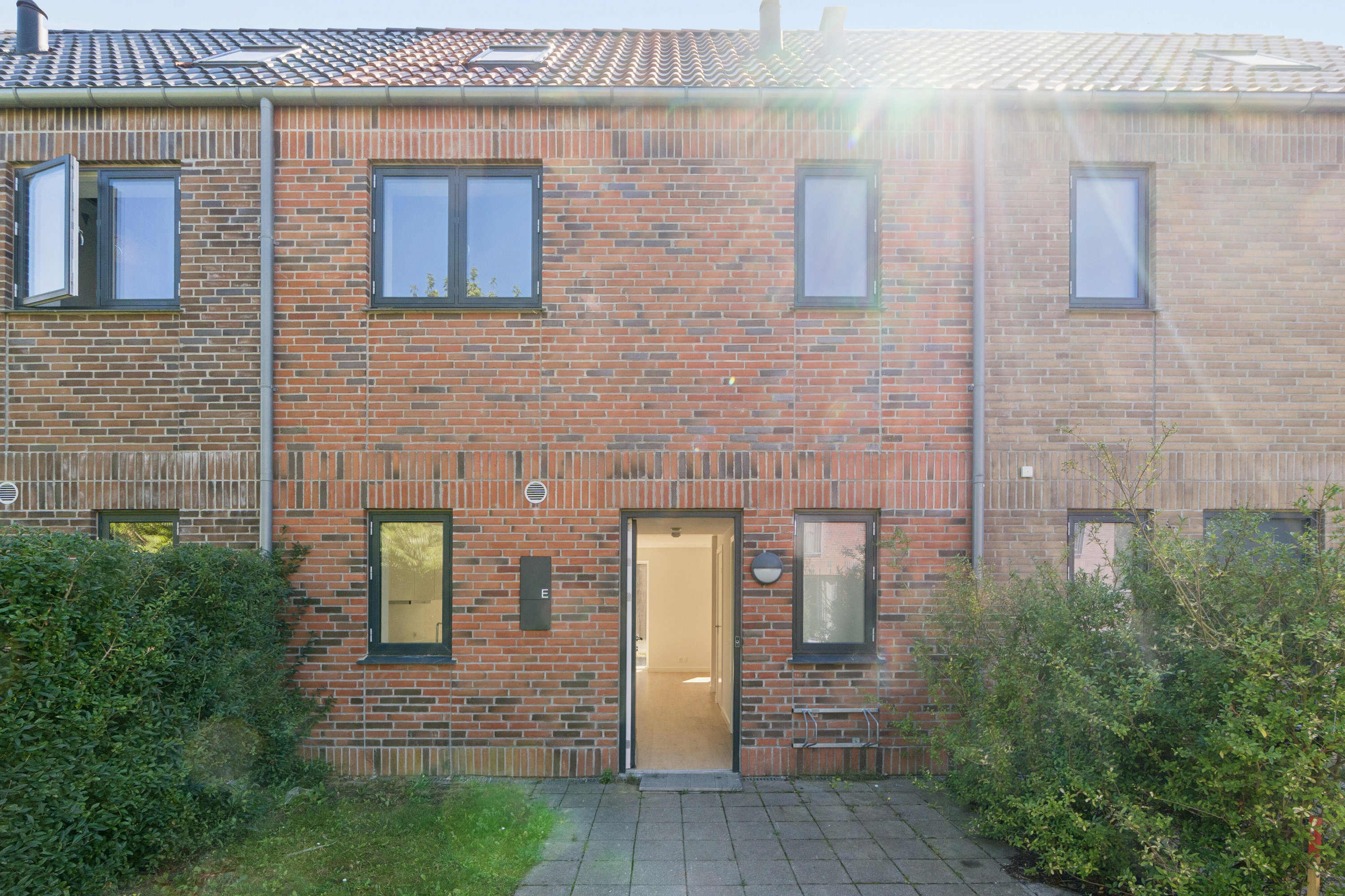 Fremhævet facade billede i fuldskærmstilstand. Billede af Kongovej 14E, 2300 København S