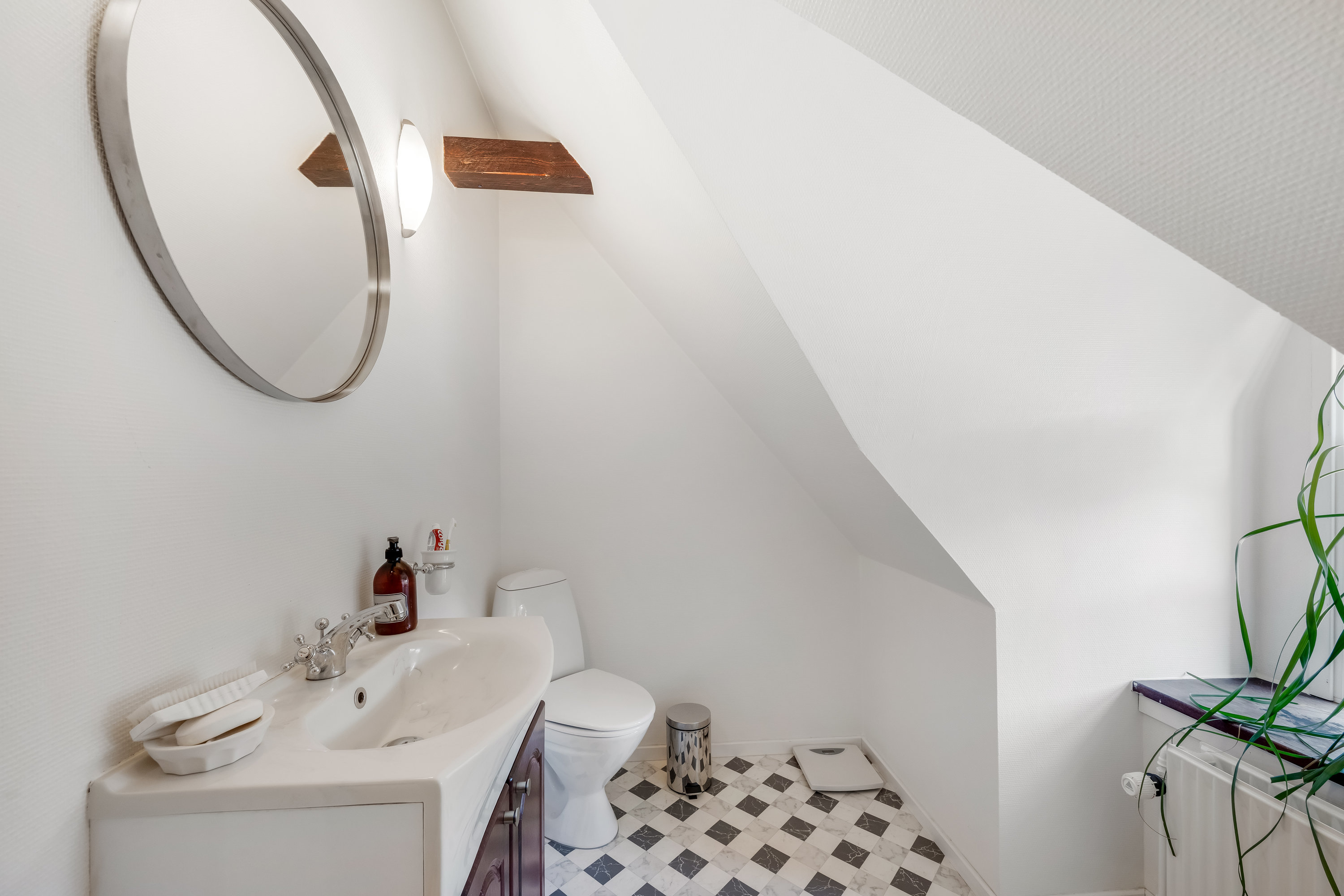 Fremhævet toilet billede i fuldskærmstilstand. Billede af Bousøvej 13, Stauning, 6900 Skjern