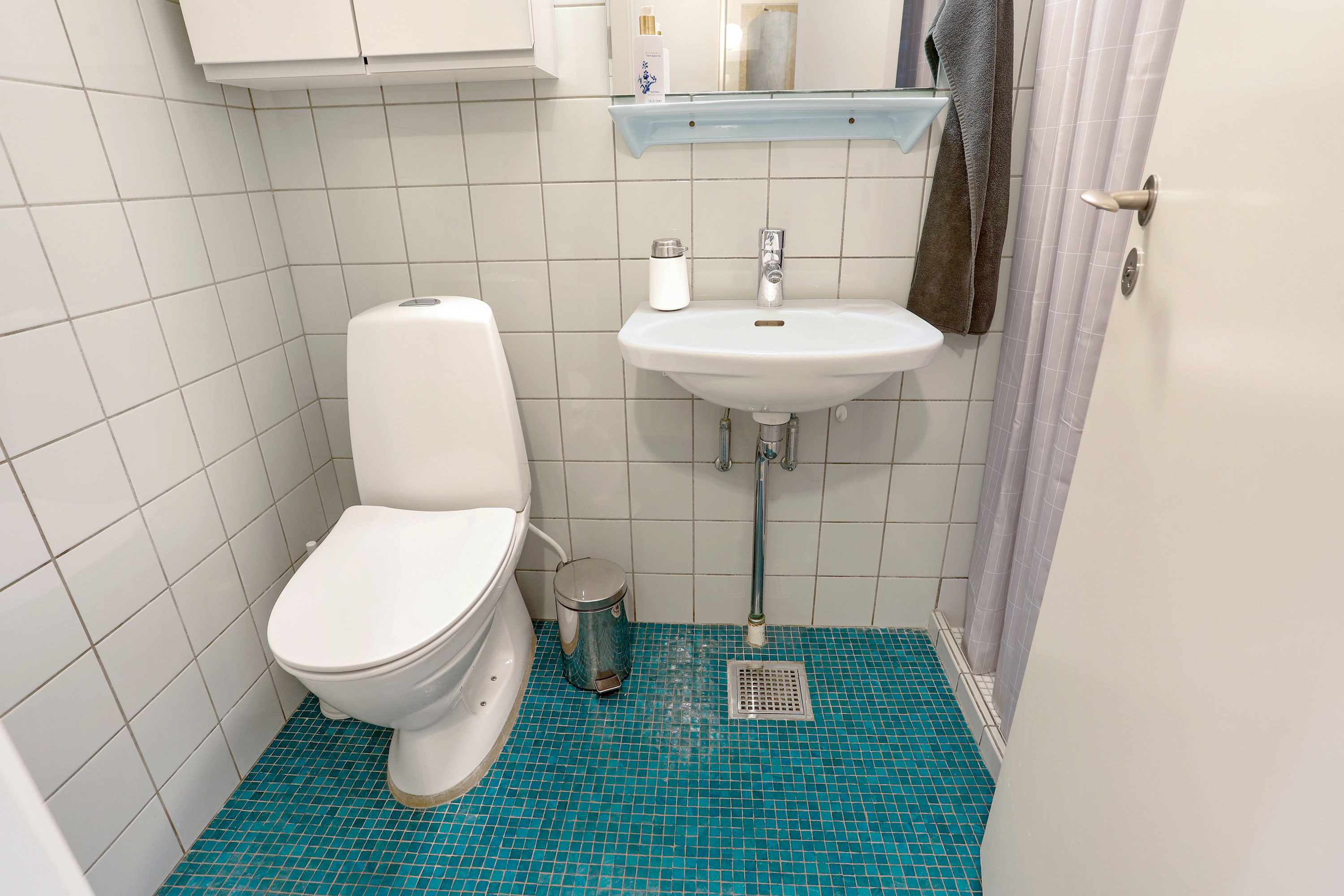 Fremhævet toilet billede i fuldskærmstilstand. Billede af Finnedalsvej 2C, 2770 Kastrup