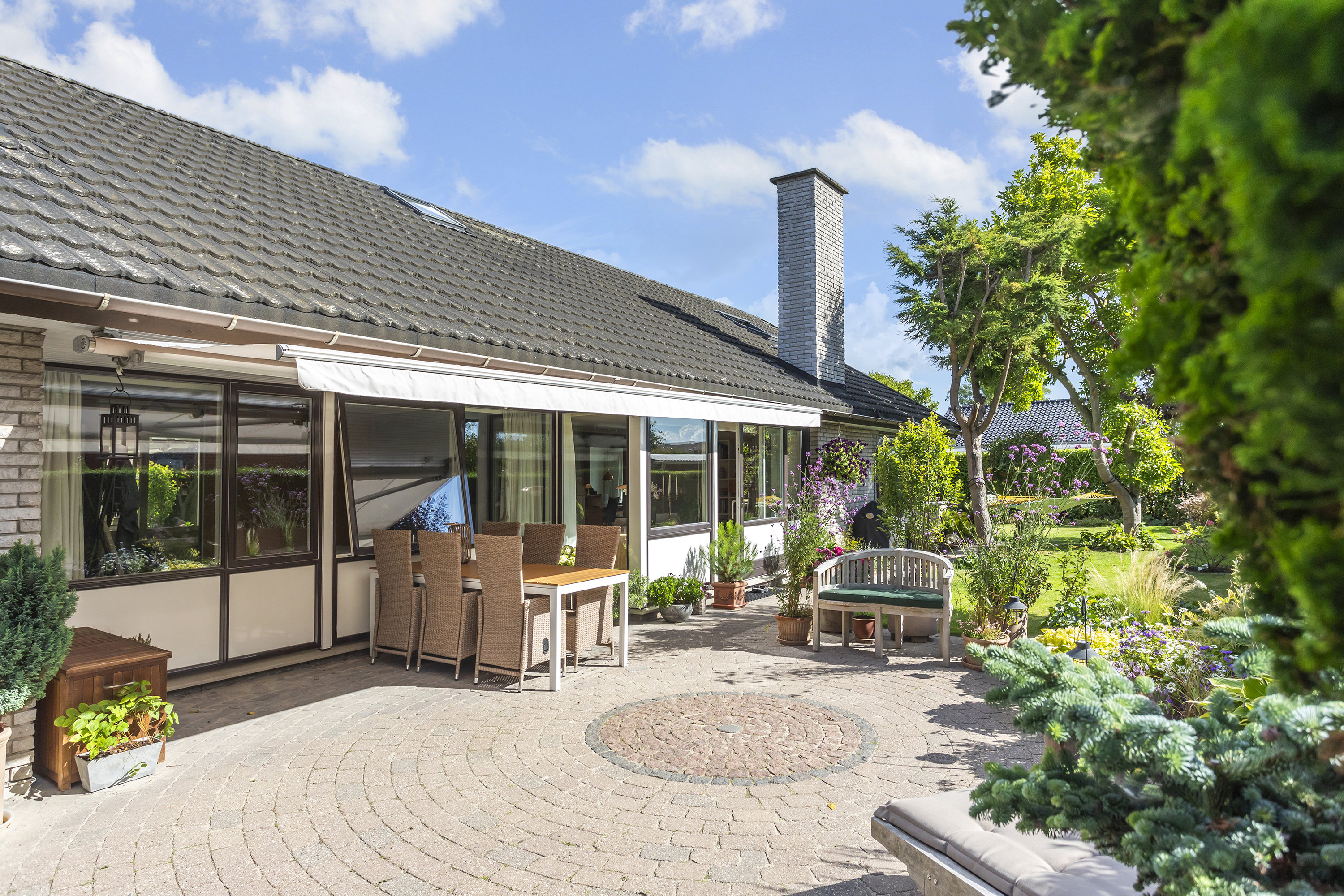 Fremhævet terrasse billede i fuldskærmstilstand. Billede af Finnedalsvej 2C, 2770 Kastrup