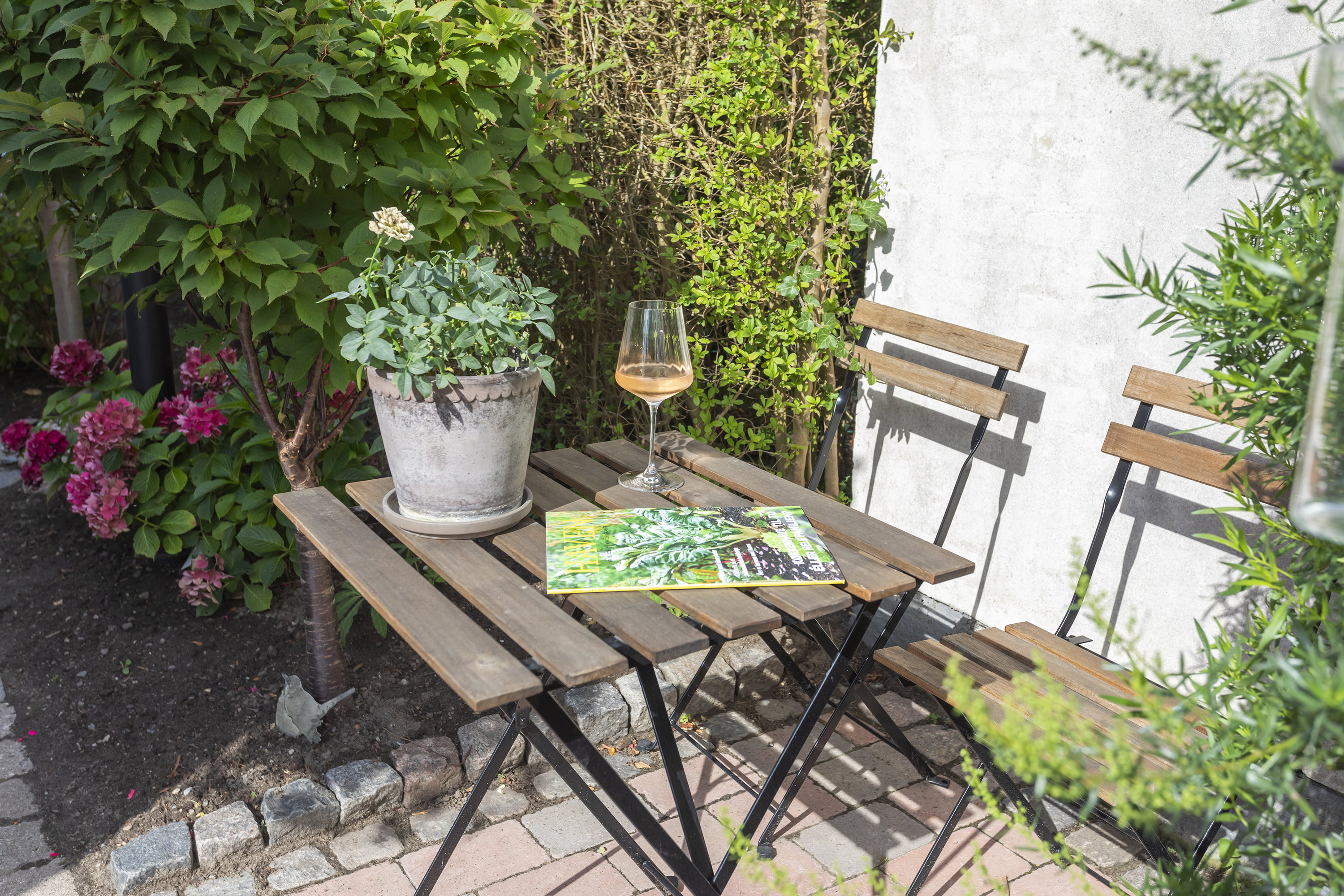 Fremhævet terrasse billede i fuldskærmstilstand. Billede af Finnedalsvej 2C, 2770 Kastrup