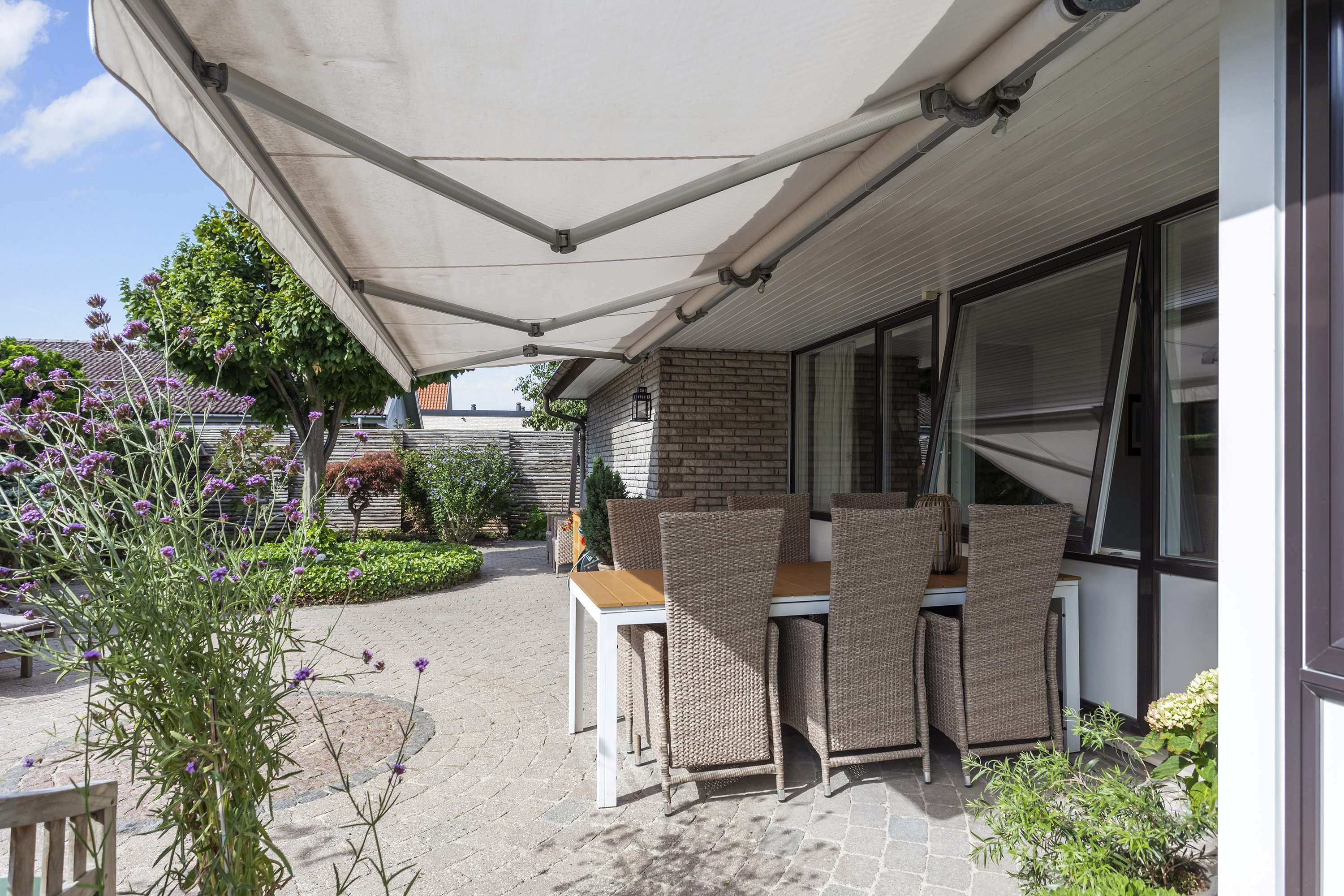Fremhævet overdækket terrasse billede i fuldskærmstilstand. Billede af Finnedalsvej 2C, 2770 Kastrup