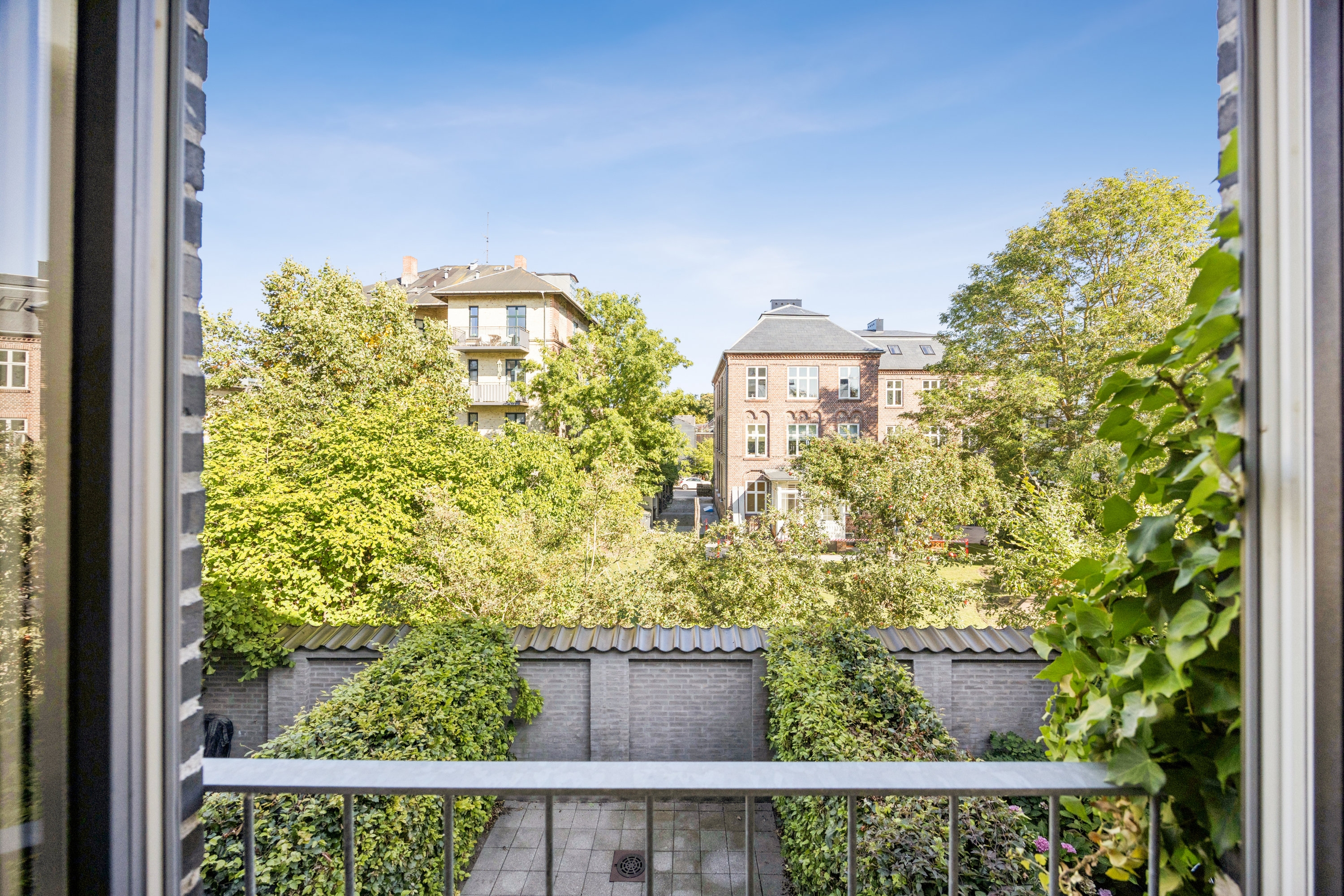 Fremhævet udsigt billede i fuldskærmstilstand. Billede af Porcelænshaven 3Q, 2000 Frederiksberg