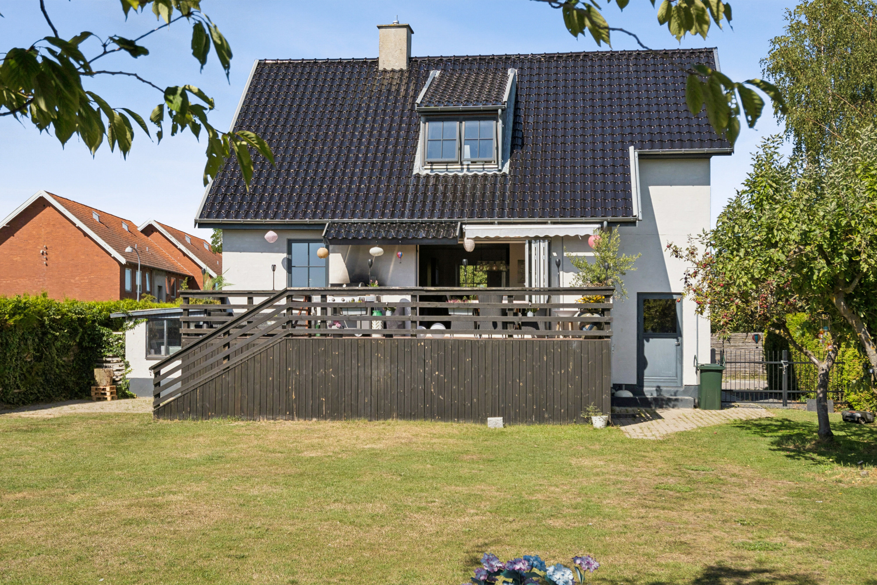 Fremhævet set fra haven billede i fuldskærmstilstand. Billede af Strandløbervej 33, 2650 Hvidovre