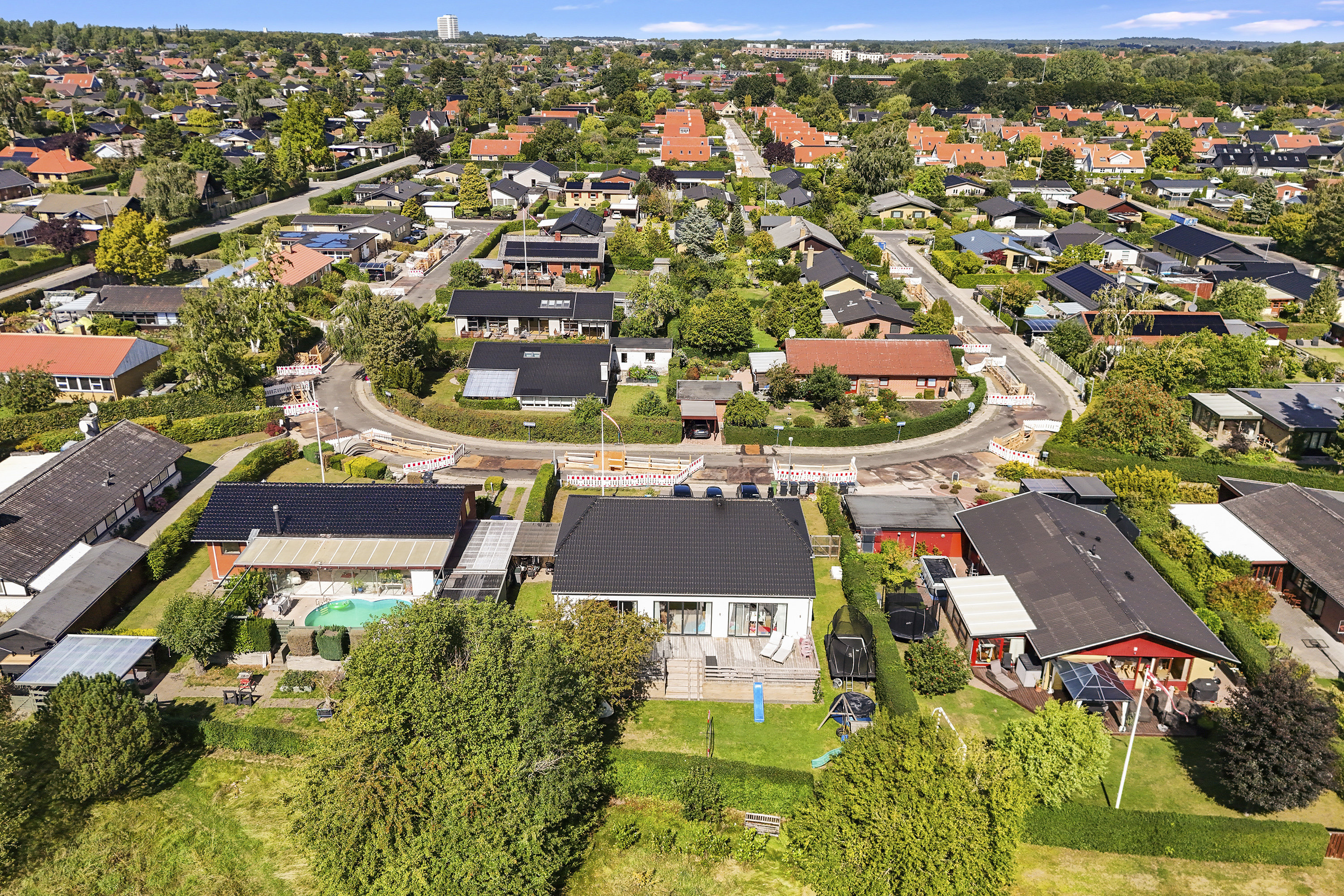 Fremhævet luftfoto billede i fuldskærmstilstand. Billede af Skebyvej 18, 2740 Skovlunde