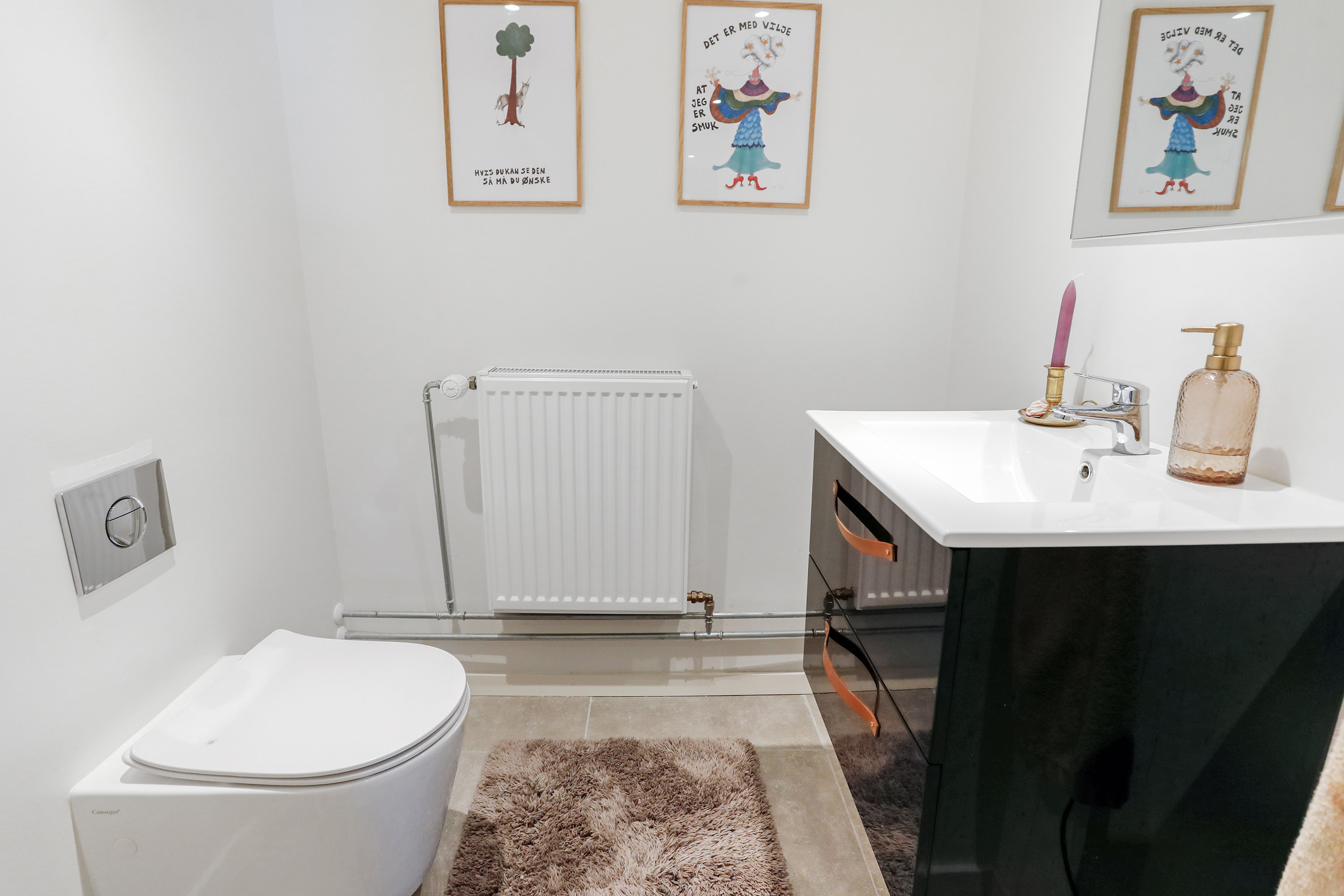 Fremhævet toilet billede i fuldskærmstilstand. Billede af Skebyvej 18, 2740 Skovlunde