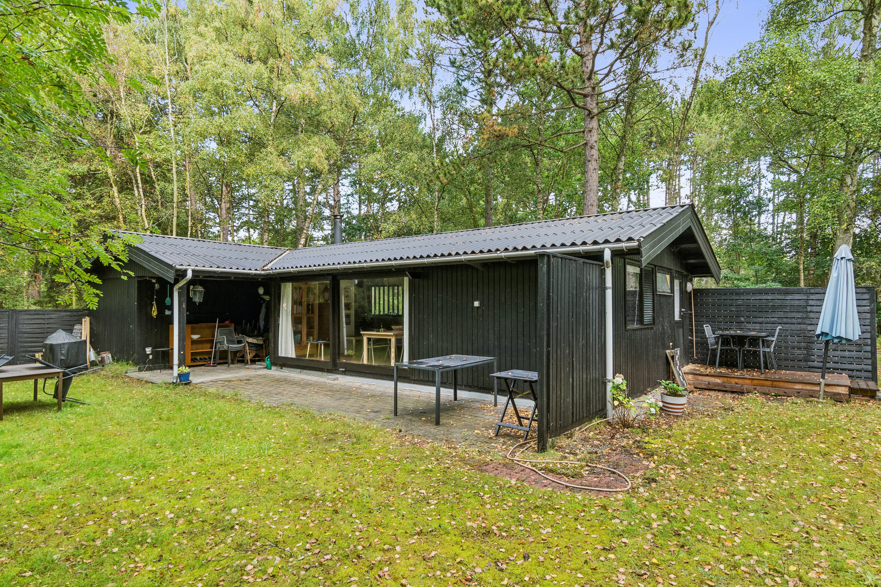 Fremhævet set fra haven billede i fuldskærmstilstand. Billede af Fredskovvej Øst 2, Bjerge Sydstrand, 4480 Store Fuglede