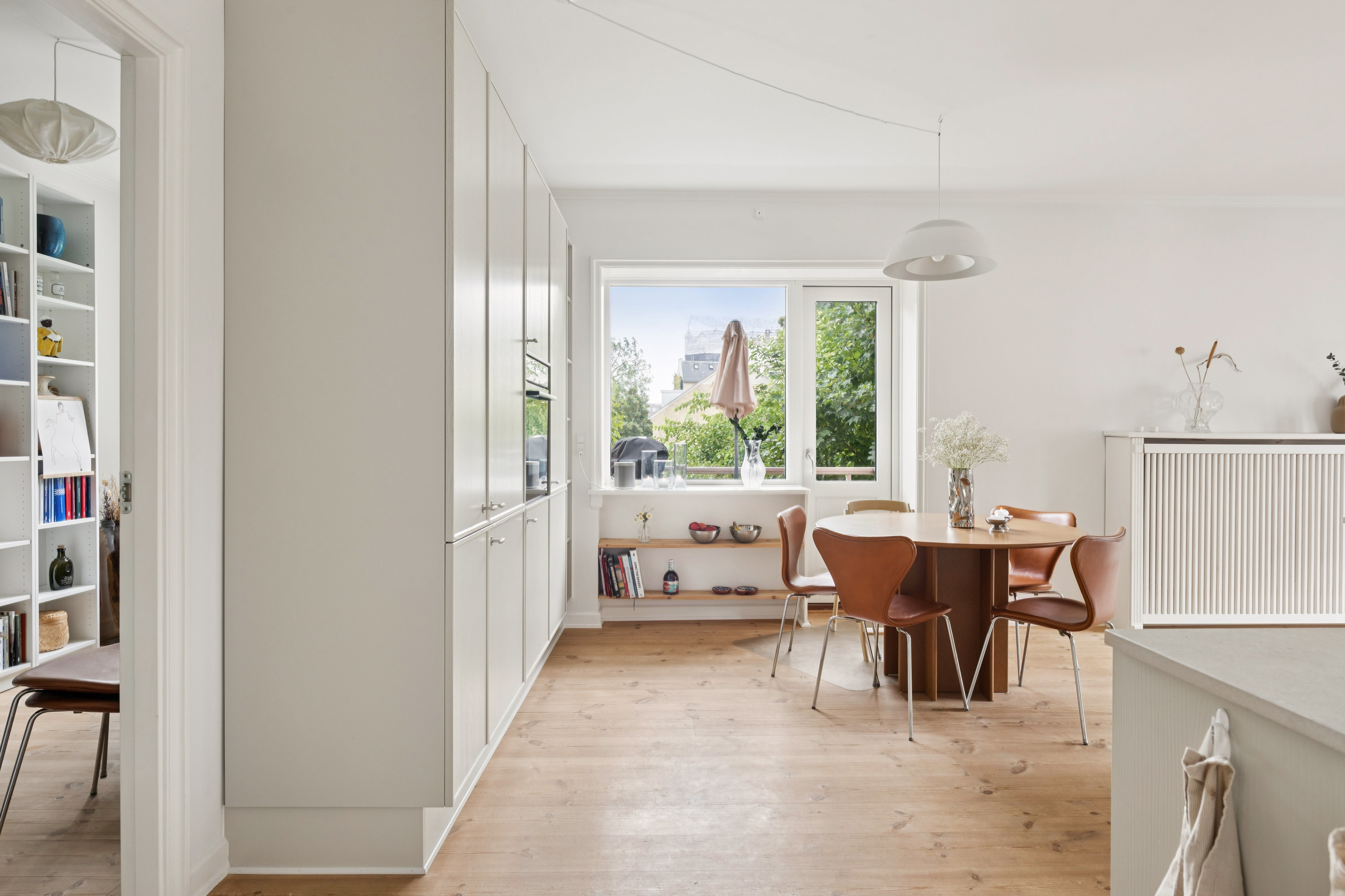 Fremhævet stue billede i fuldskærmstilstand. Billede af Mariendalsvej 12A, 2. th., 2000 Frederiksberg