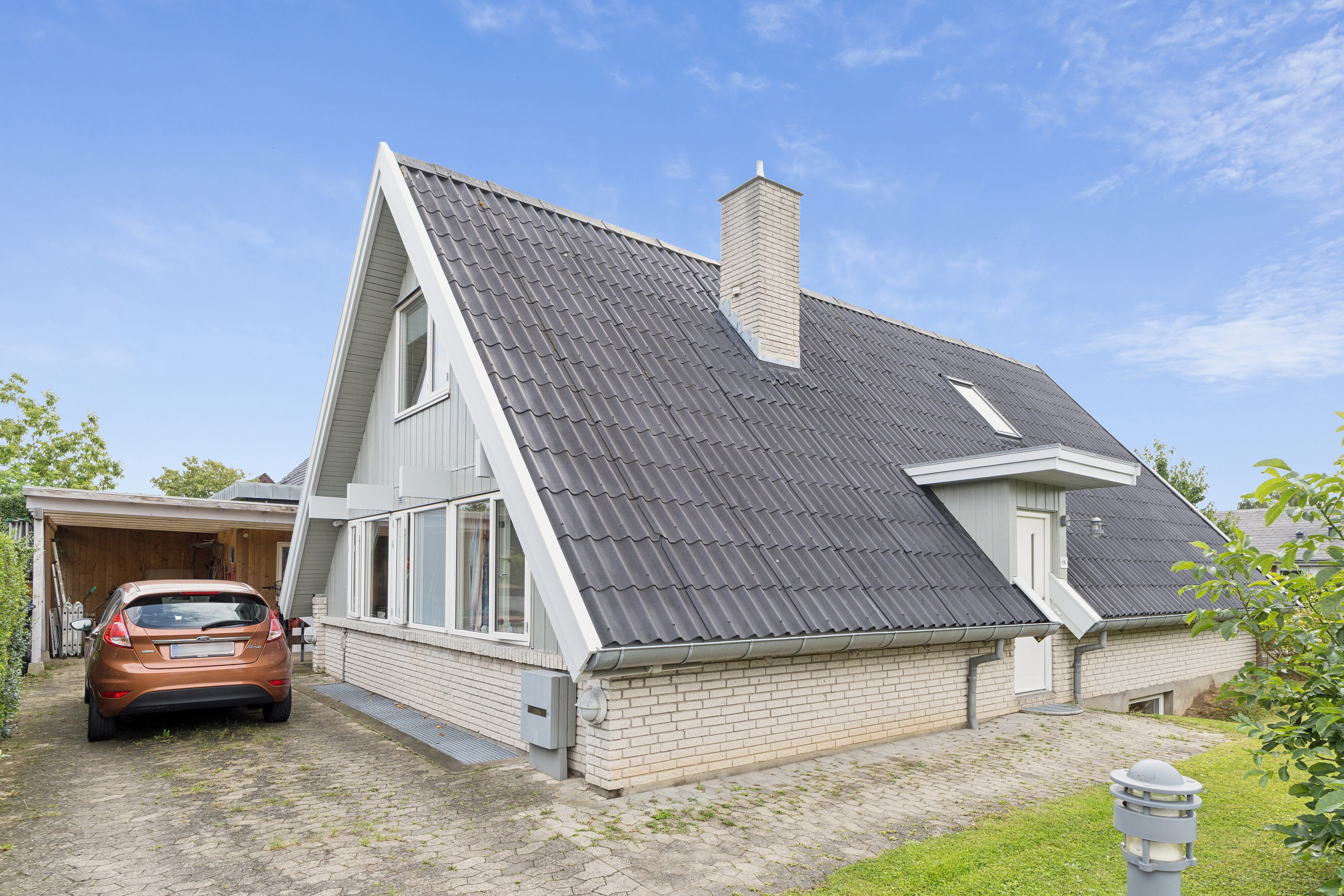 Fremhævet set fra haven billede i fuldskærmstilstand. Billede af Langholm 19, Veddelev, 4000 Roskilde