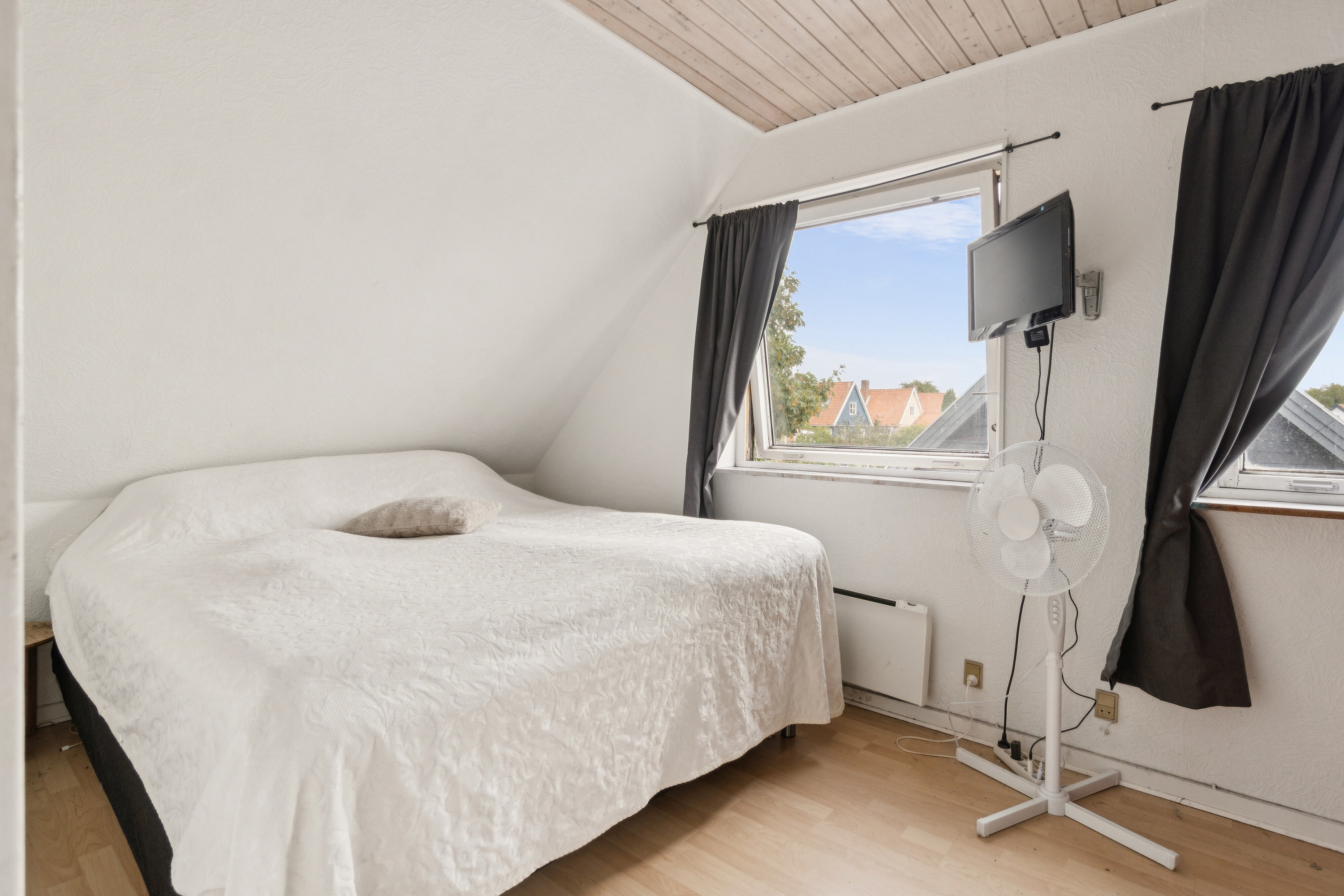 Fremhævet soveværelse billede i fuldskærmstilstand. Billede af Pilehøj 3, 3700 Rønne
