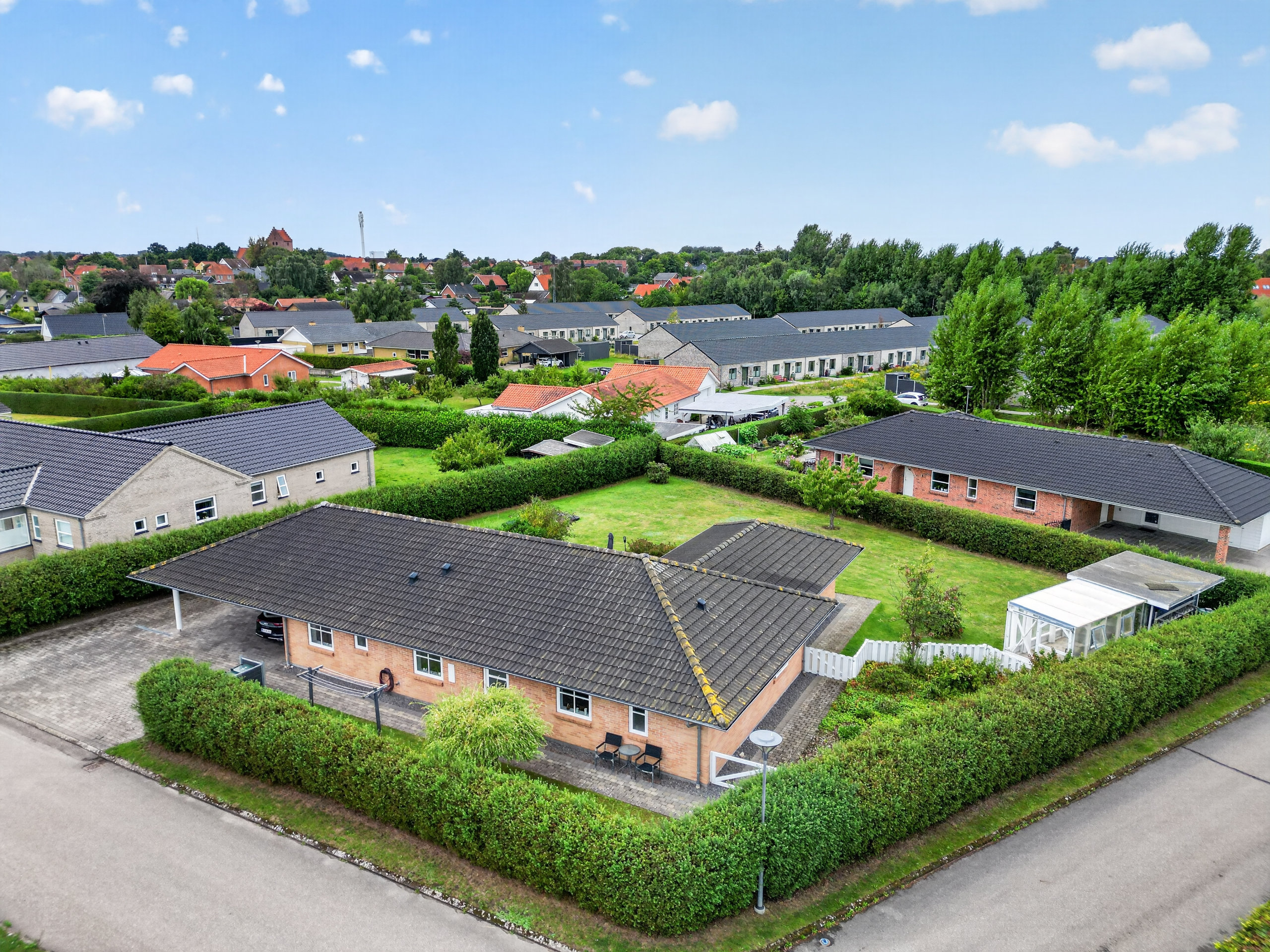Fremhævet luftfoto billede i fuldskærmstilstand. Billede af Lindegårdshegnet 7, 4500 Nykøbing Sj