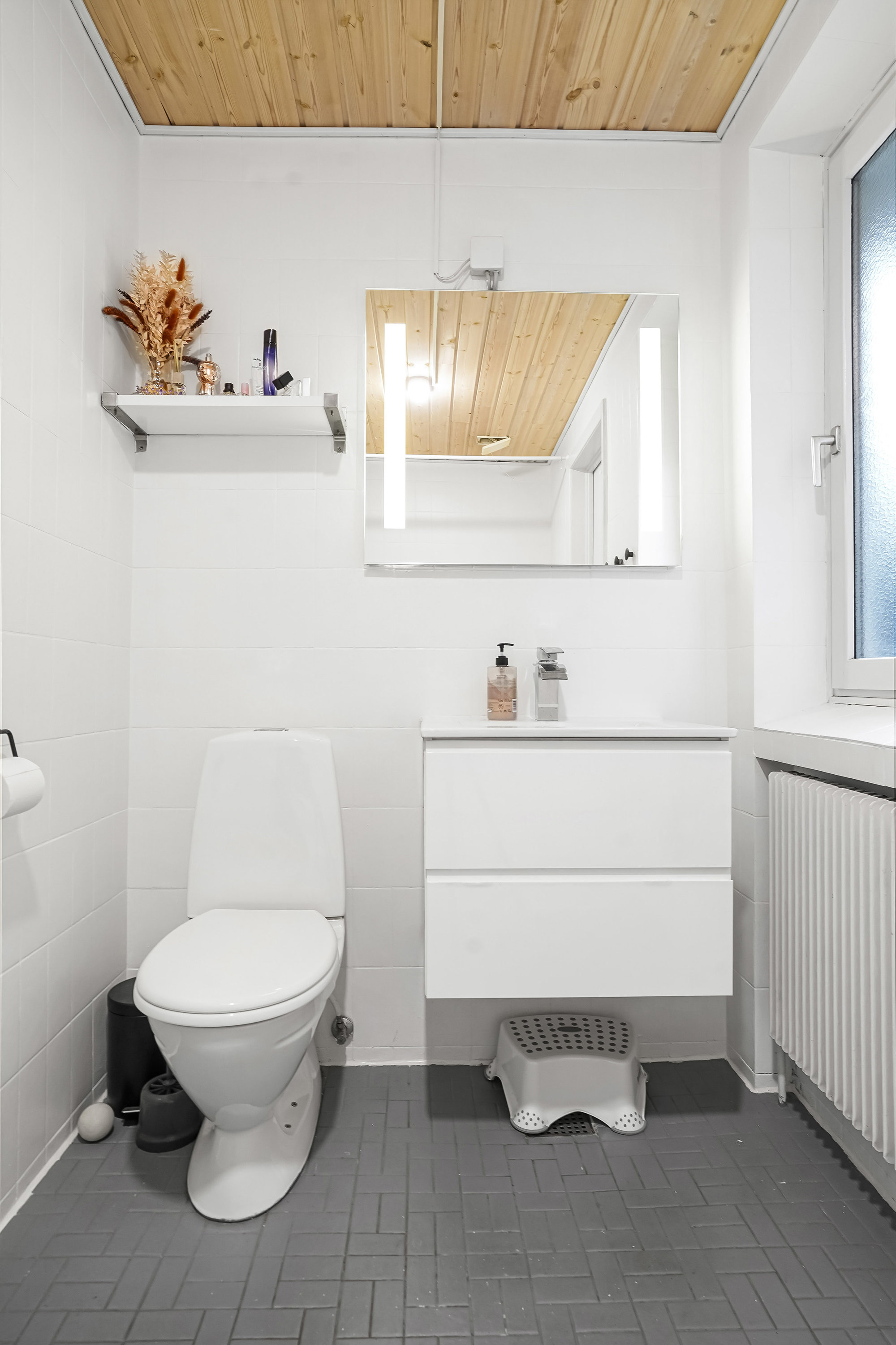 Fremhævet toilet billede i fuldskærmstilstand. Billede af Thulevej 5, 6715 Esbjerg N