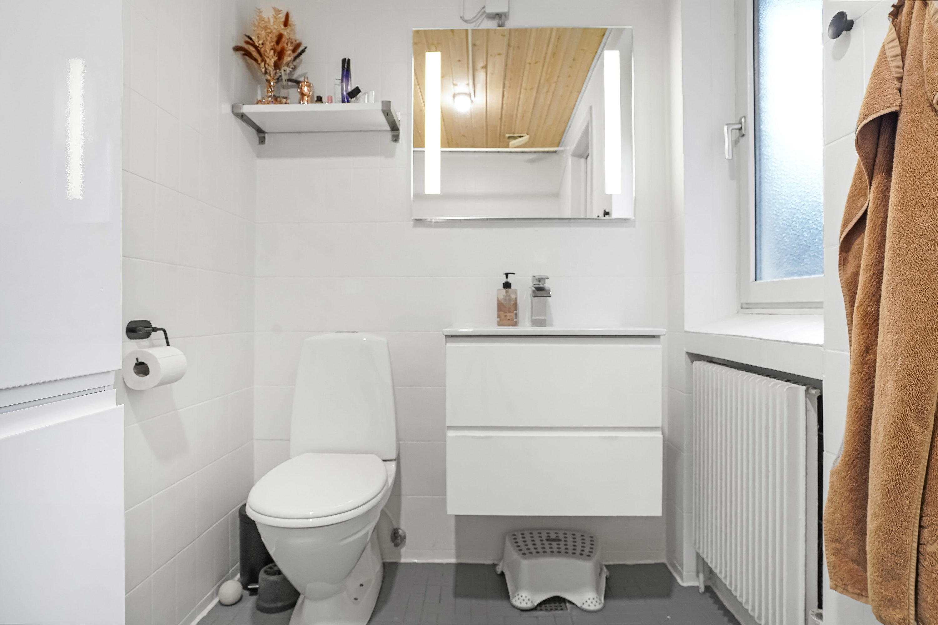 Fremhævet toilet billede i fuldskærmstilstand. Billede af Thulevej 5, 6715 Esbjerg N