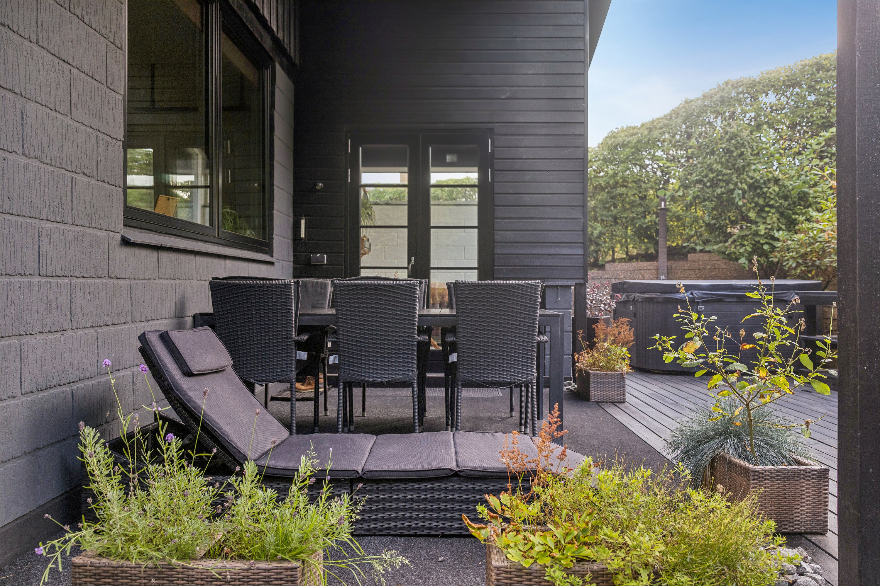 Fremhævet terrasse billede i fuldskærmstilstand. Billede af Falkevej 17, 9800 Hjørring