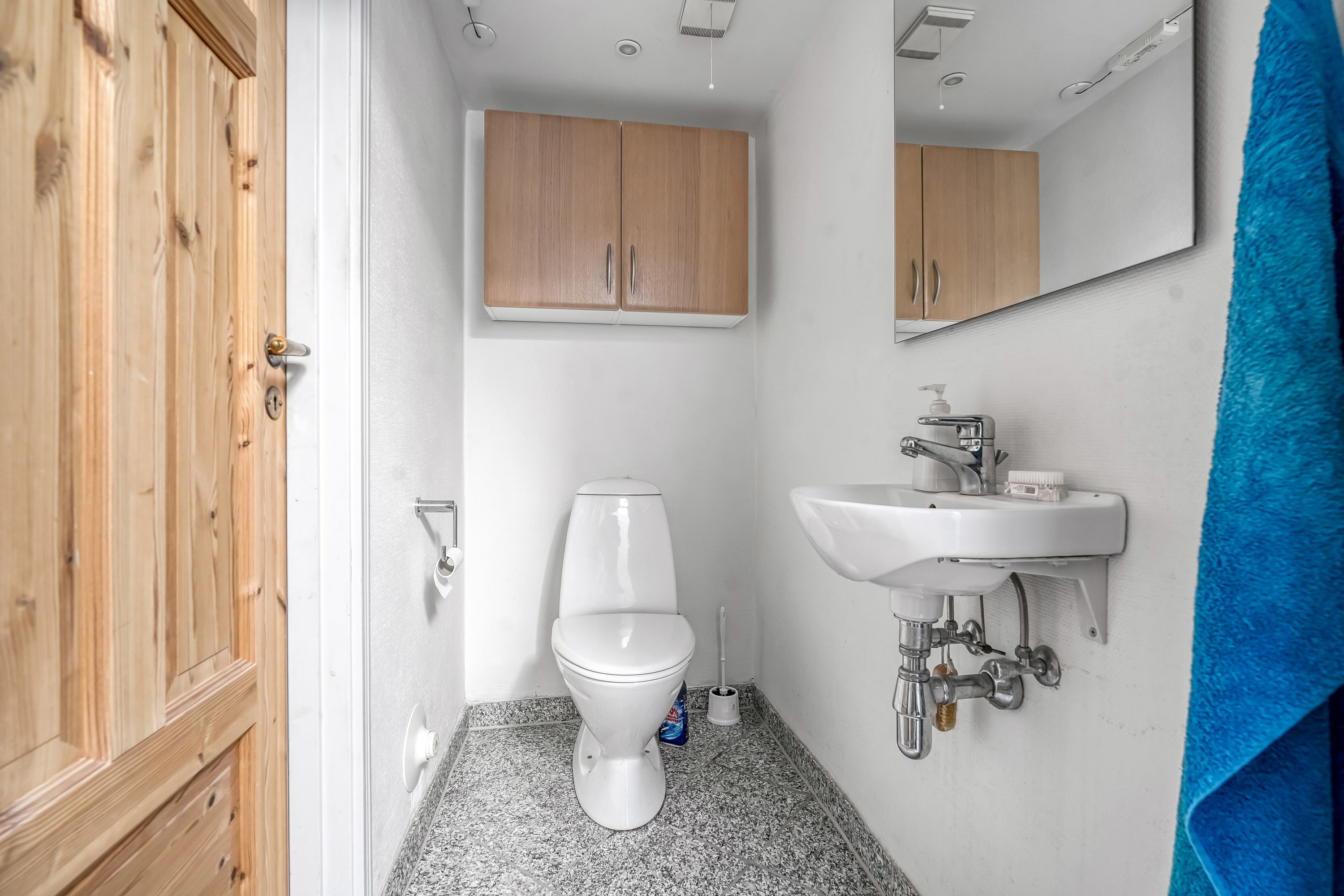 Fremhævet toilet billede i fuldskærmstilstand. Billede af Stationsvej 10, 5500 Middelfart