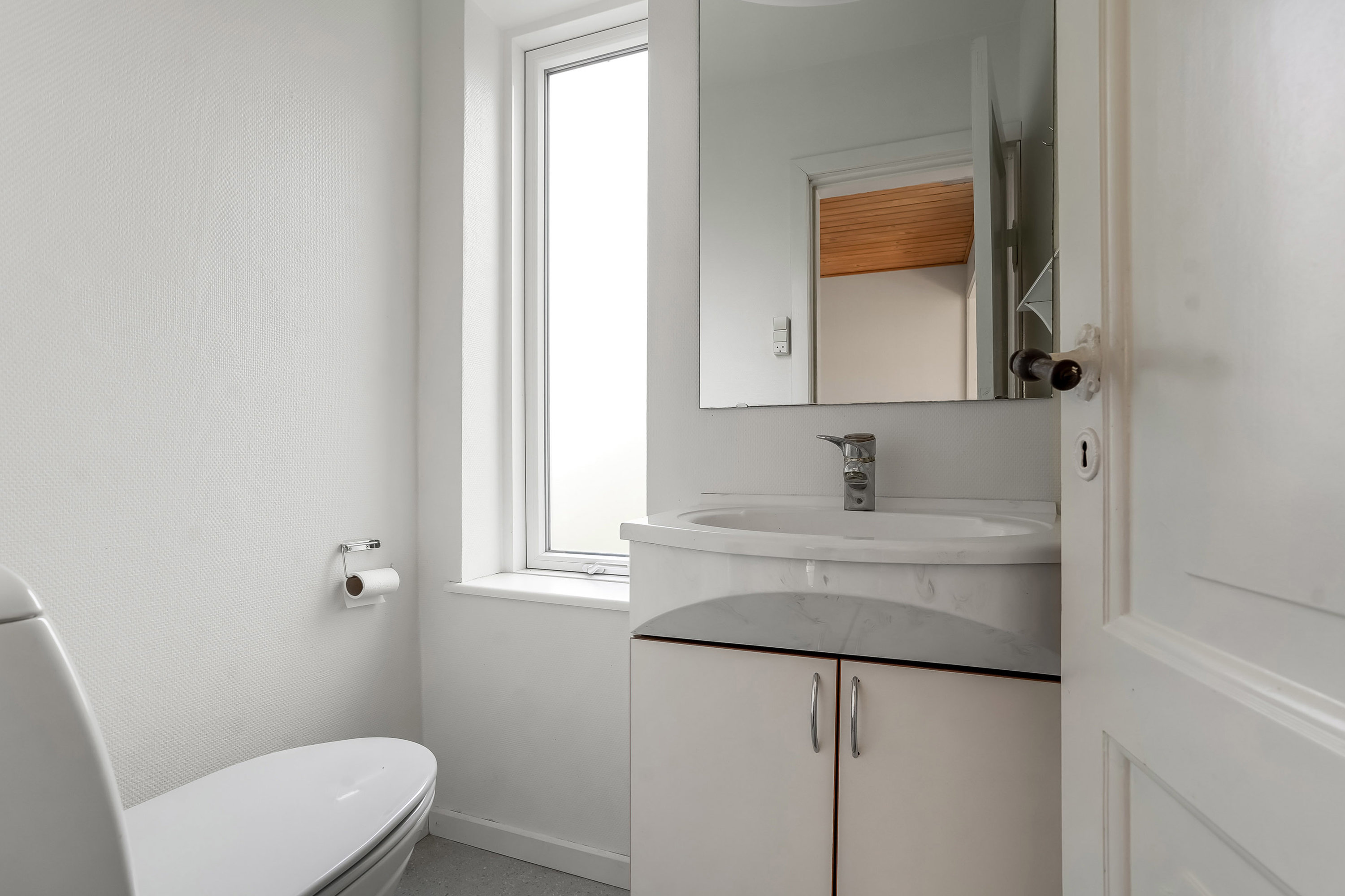 Fremhævet toilet billede i fuldskærmstilstand. Billede af Nørregade 22, 8740 Brædstrup