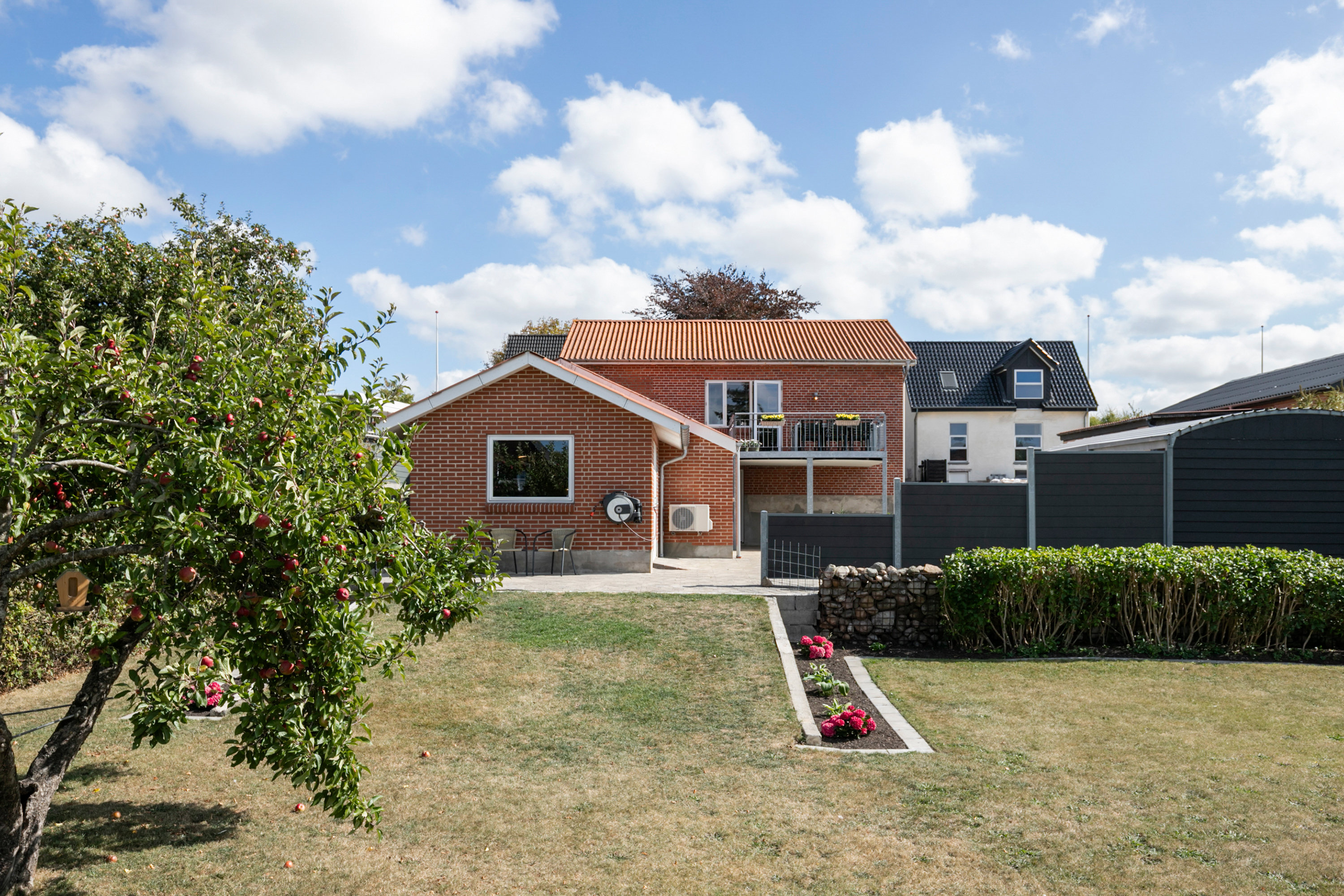 Fremhævet facade billede i fuldskærmstilstand. Billede af Østergade 27, 9640 Farsø