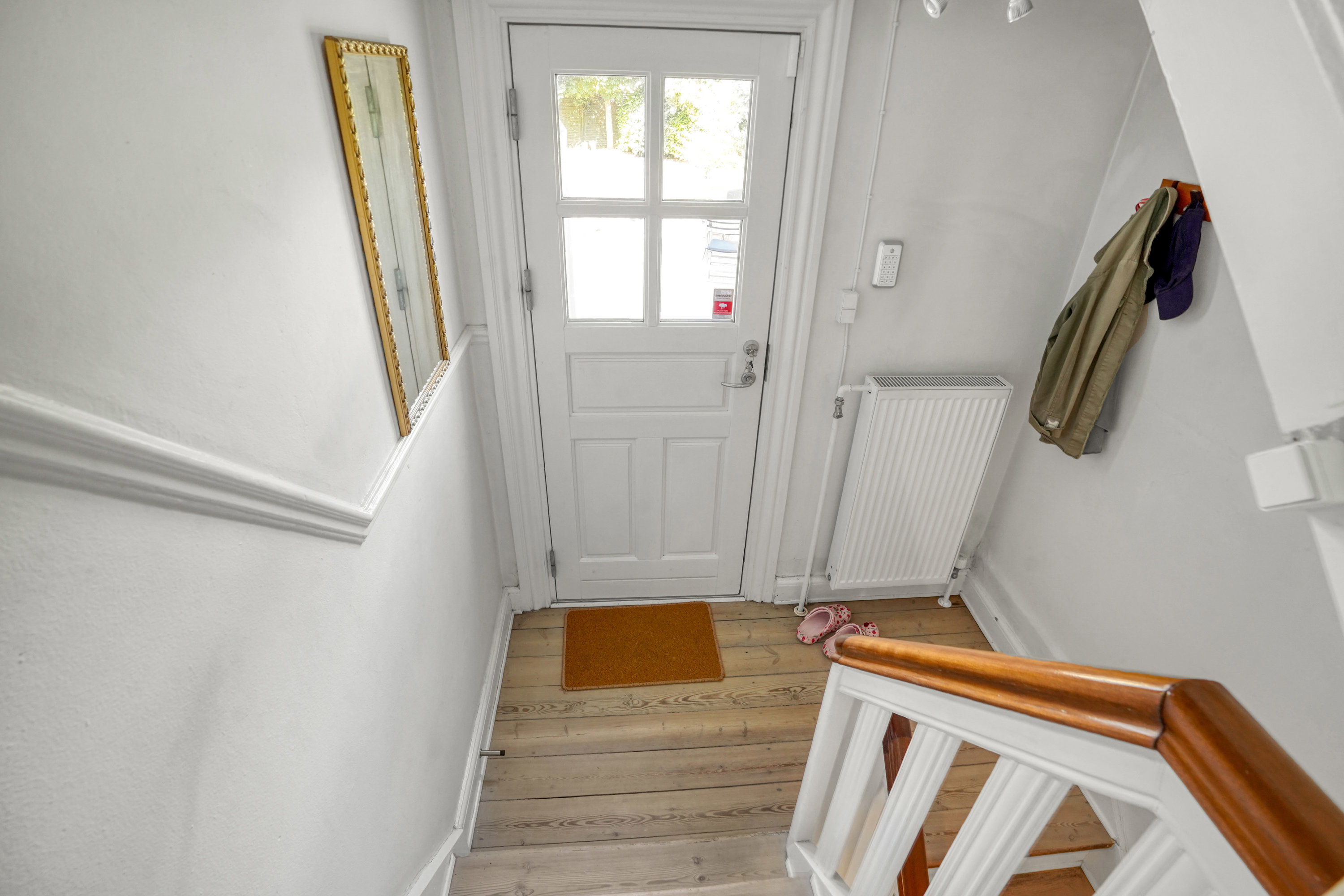 Fremhævet entré billede i fuldskærmstilstand. Billede af Helgavej 7, 5230 Odense M