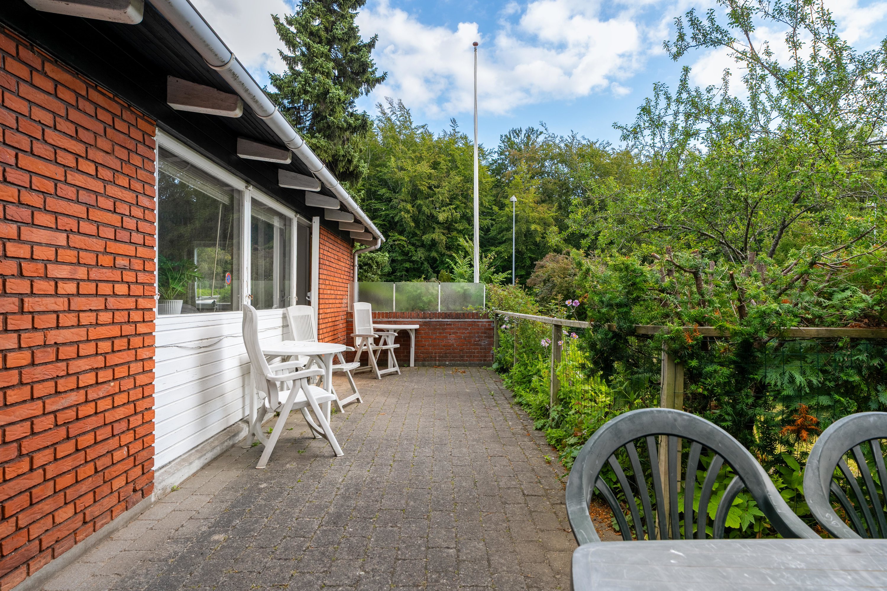 Fremhævet terrasse billede i fuldskærmstilstand. Billede af Fredensborgvej 57, 3400 Hillerød