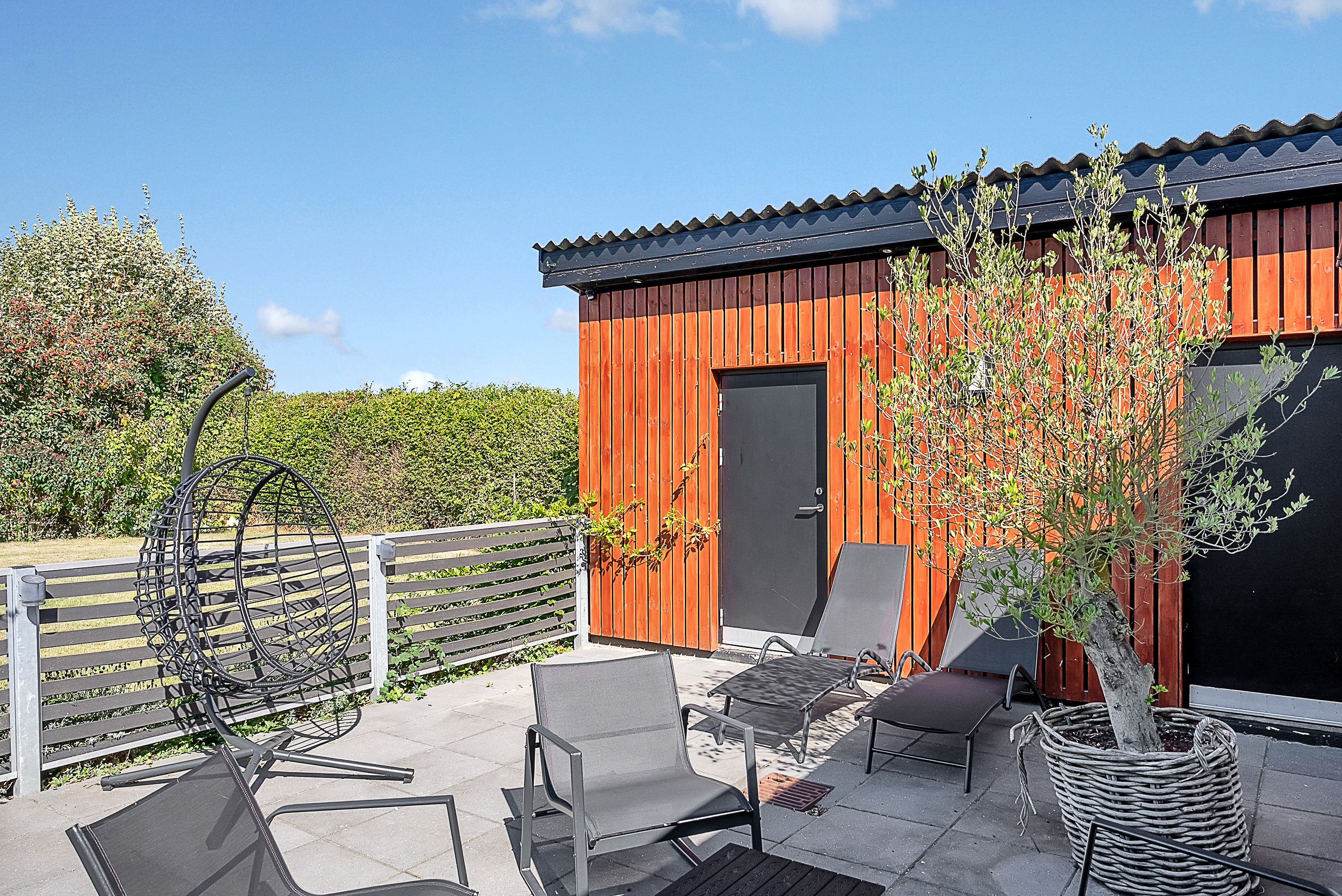 Fremhævet terrasse billede i fuldskærmstilstand. Billede af Sinebjergvej 50, Bjerne, 5600 Faaborg