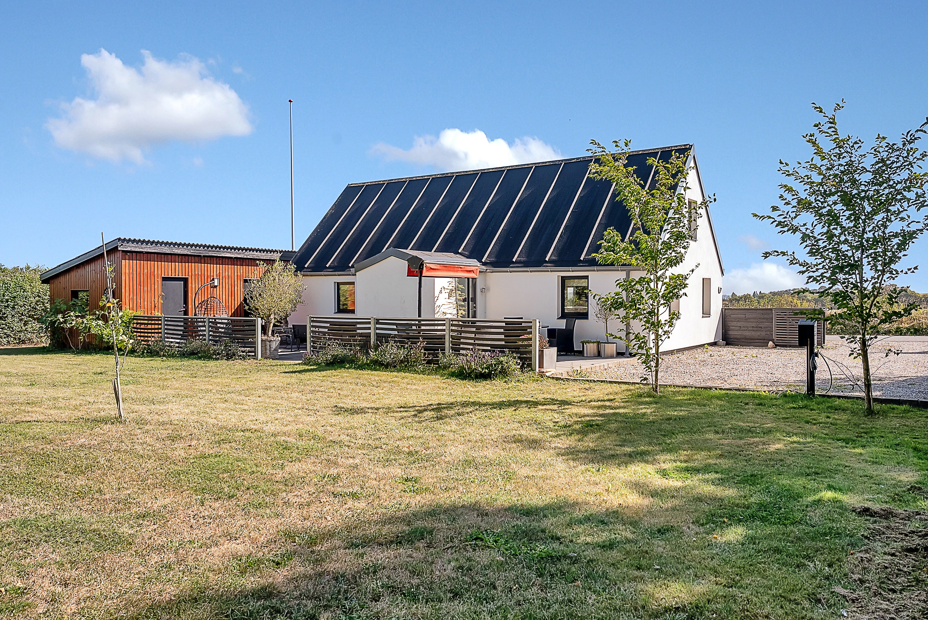 Fremhævet facade billede i fuldskærmstilstand. Billede af Sinebjergvej 50, Bjerne, 5600 Faaborg