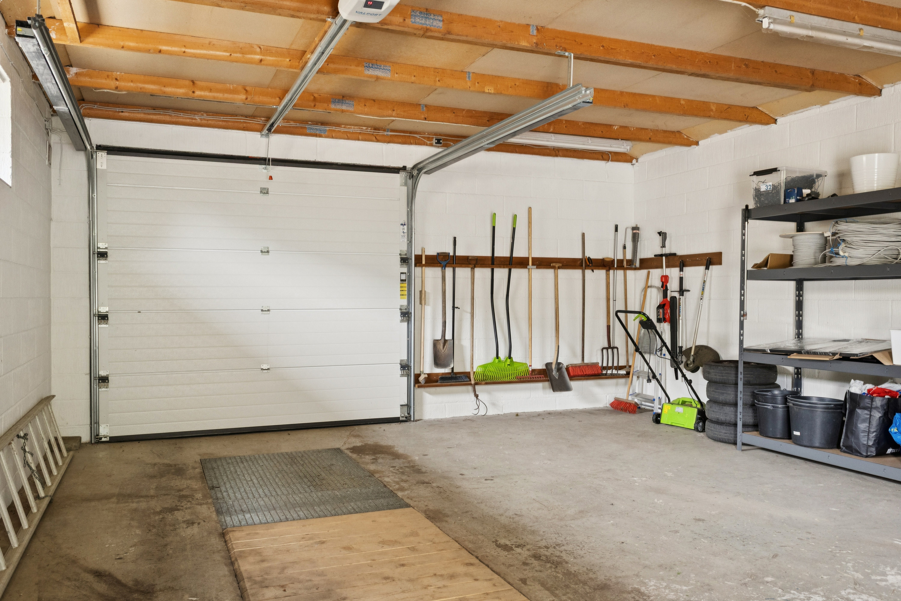 Fremhævet garage billede i fuldskærmstilstand. Billede af Højagervej 6, 8544 Mørke