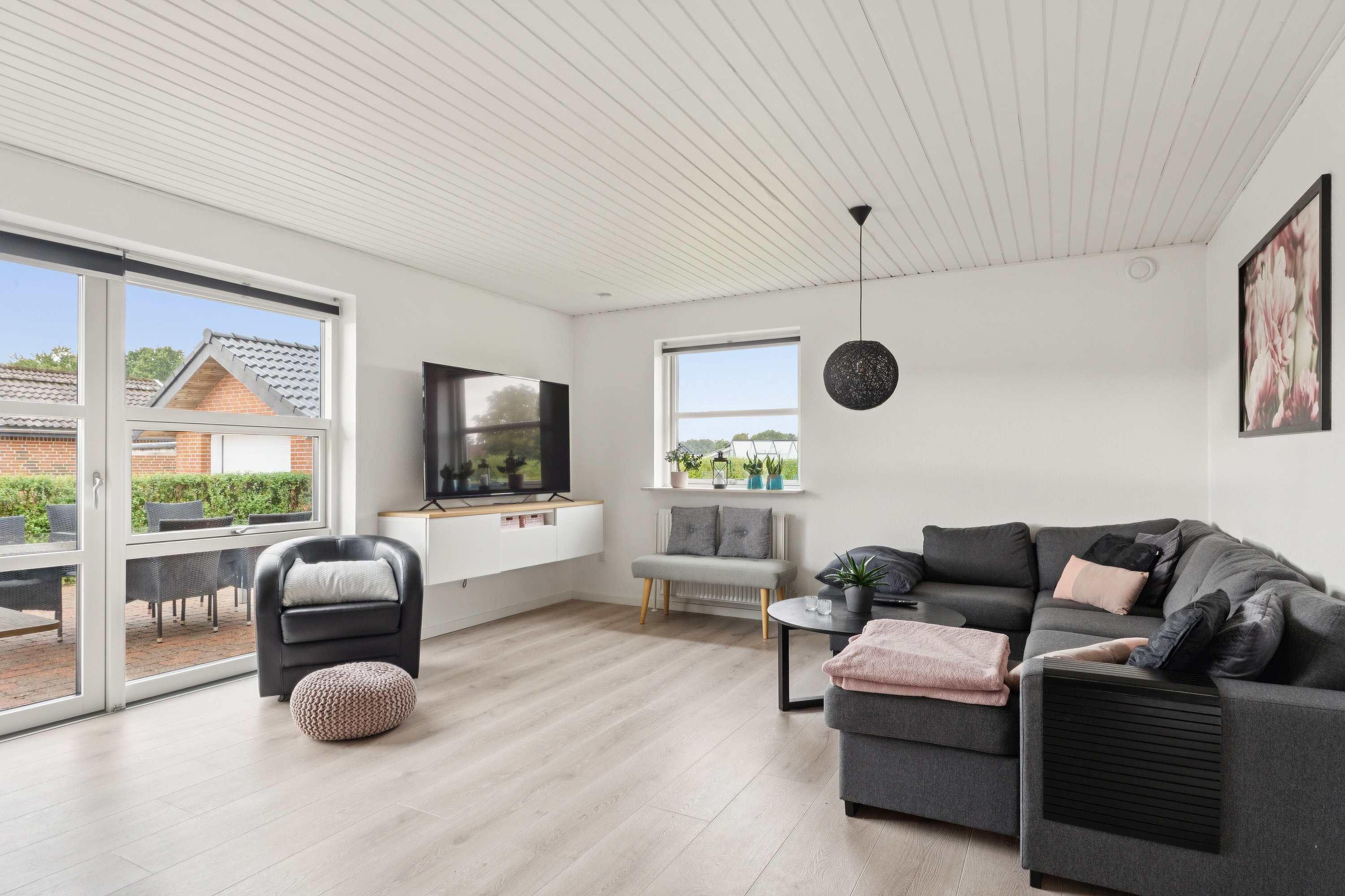 Fremhævet stue billede i fuldskærmstilstand. Billede af Visbyvej 34, 8600 Silkeborg