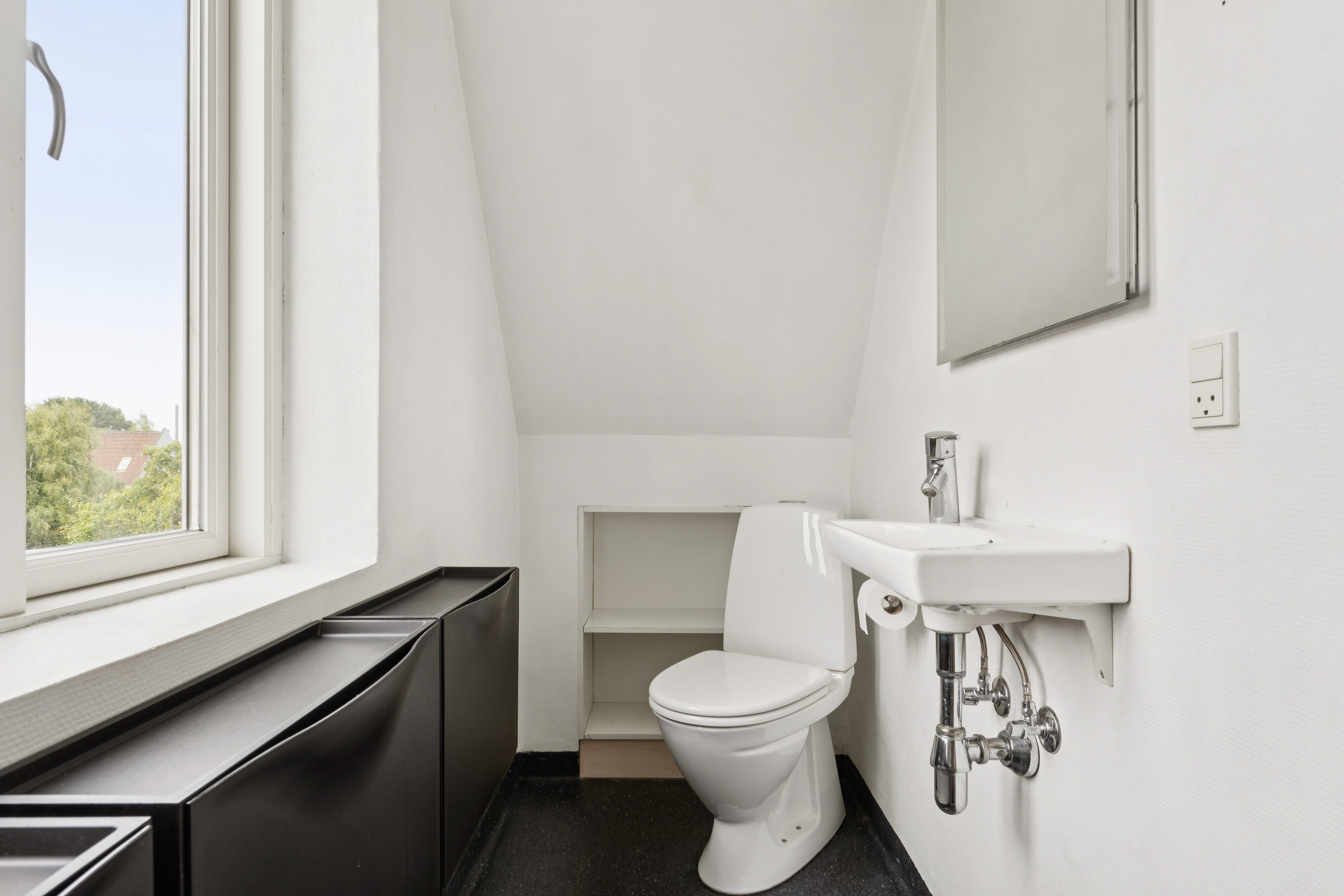 Fremhævet toilet billede i fuldskærmstilstand. Billede af Sølystvej 70, 8600 Silkeborg