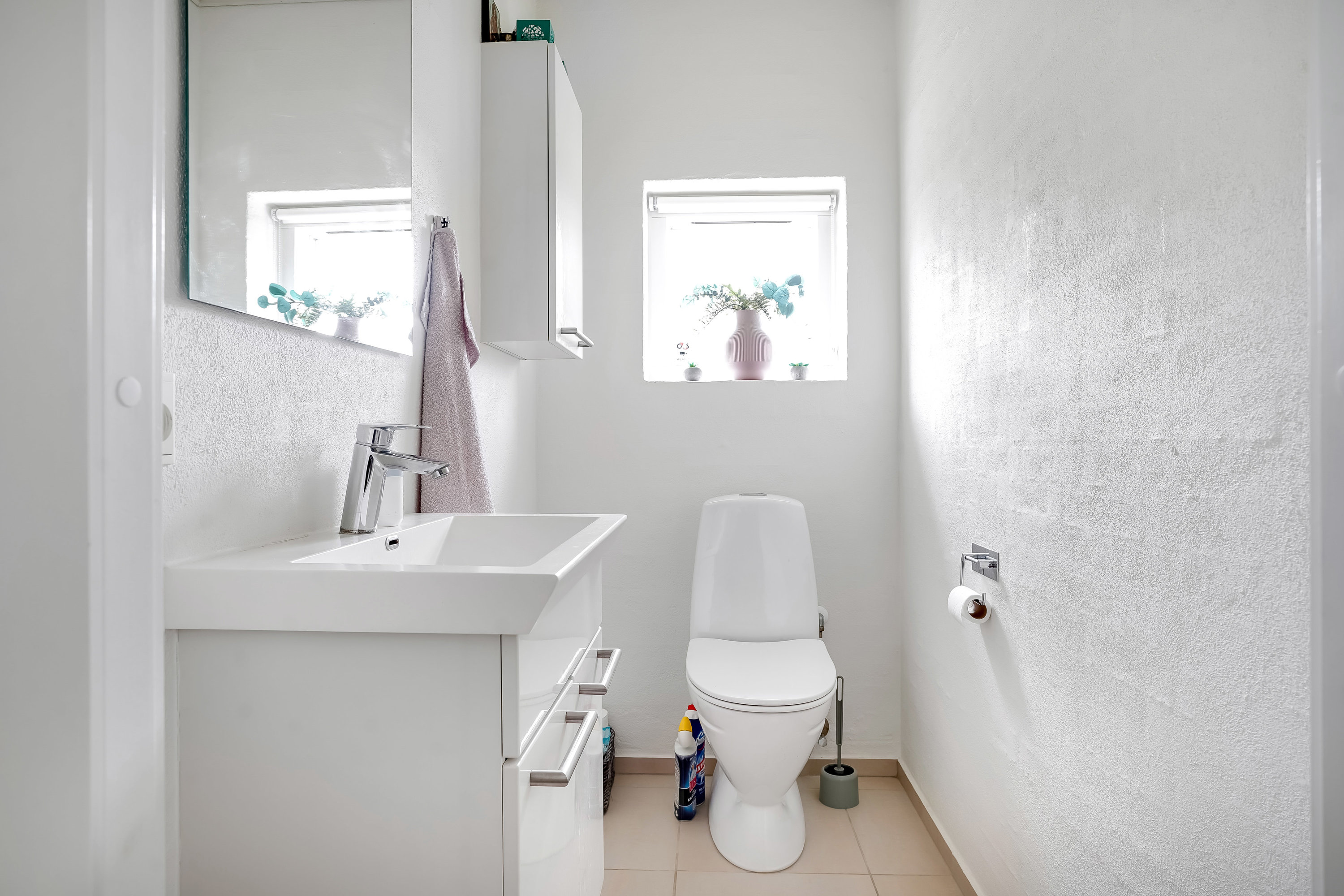 Fremhævet toilet billede i fuldskærmstilstand. Billede af Kabbelejen 7, Fraugde, 5220 Odense SØ
