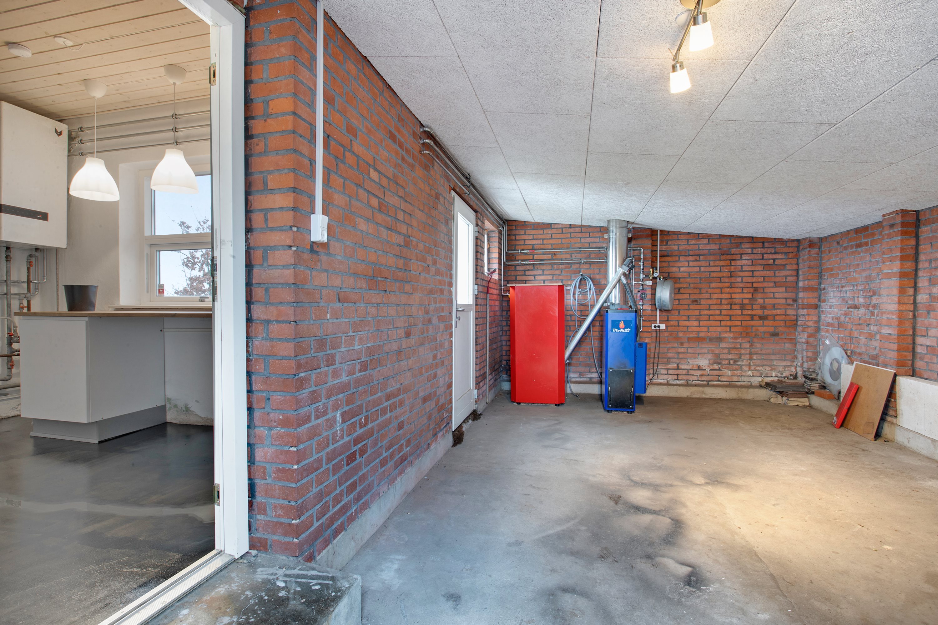 Fremhævet garage billede i fuldskærmstilstand. Billede af Errested Kirkevej 5, Bjerning, 6100 Haderslev