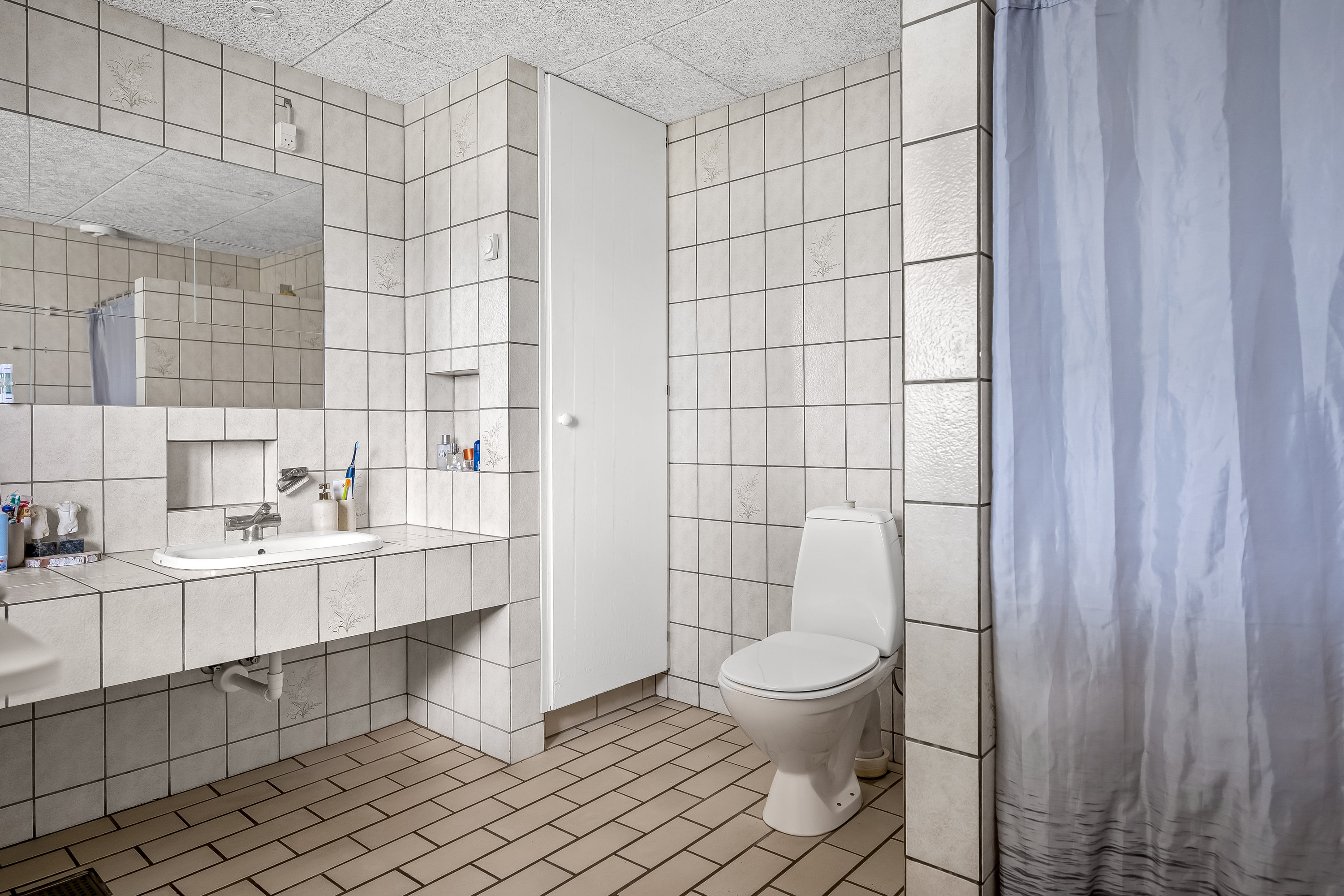 Fremhævet toilet billede i fuldskærmstilstand. Billede af Agerkrogvej 7, 6862 Tistrup
