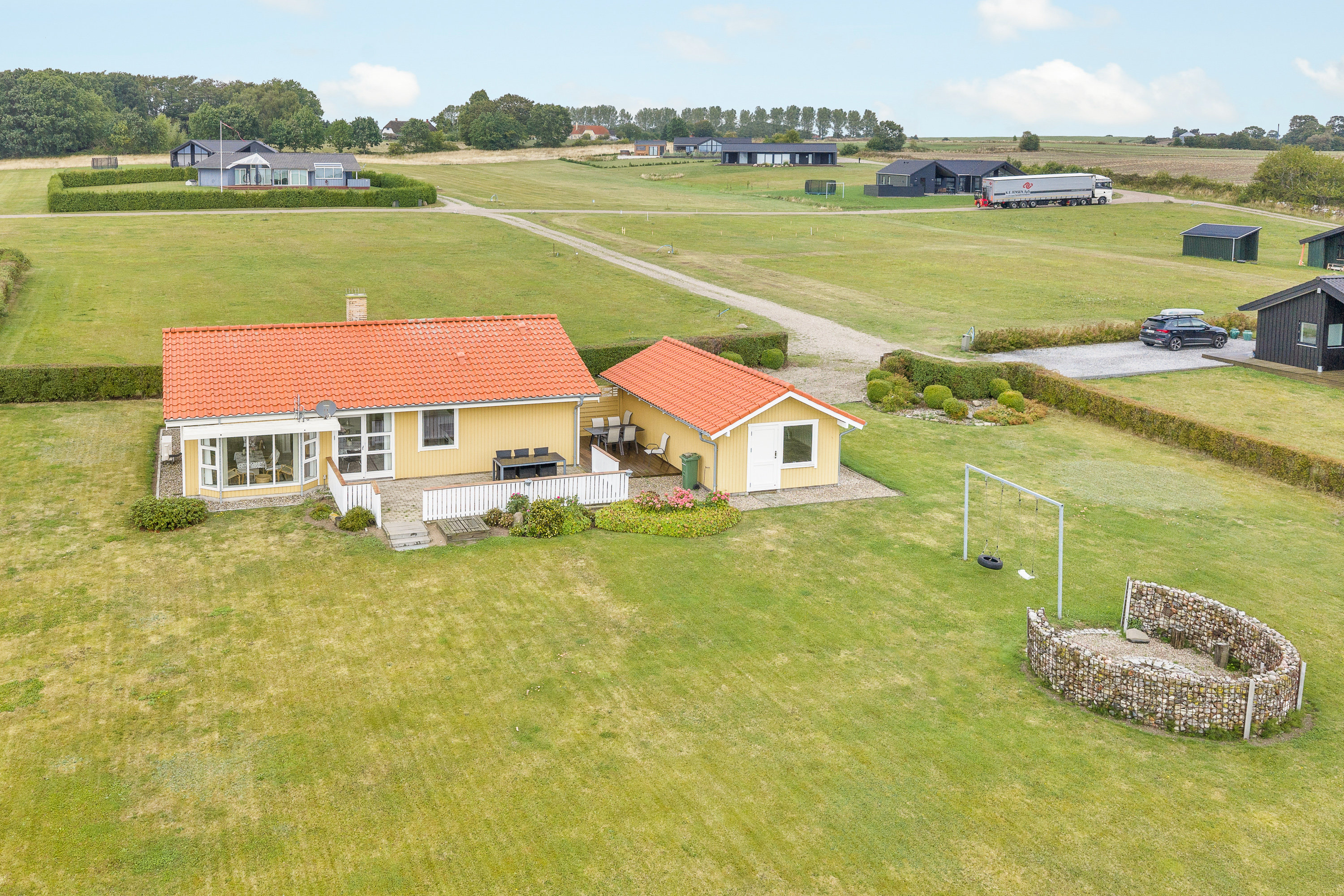 Fremhævet facade billede i fuldskærmstilstand. Billede af Avernakøvej 36, Horne, 5600 Faaborg