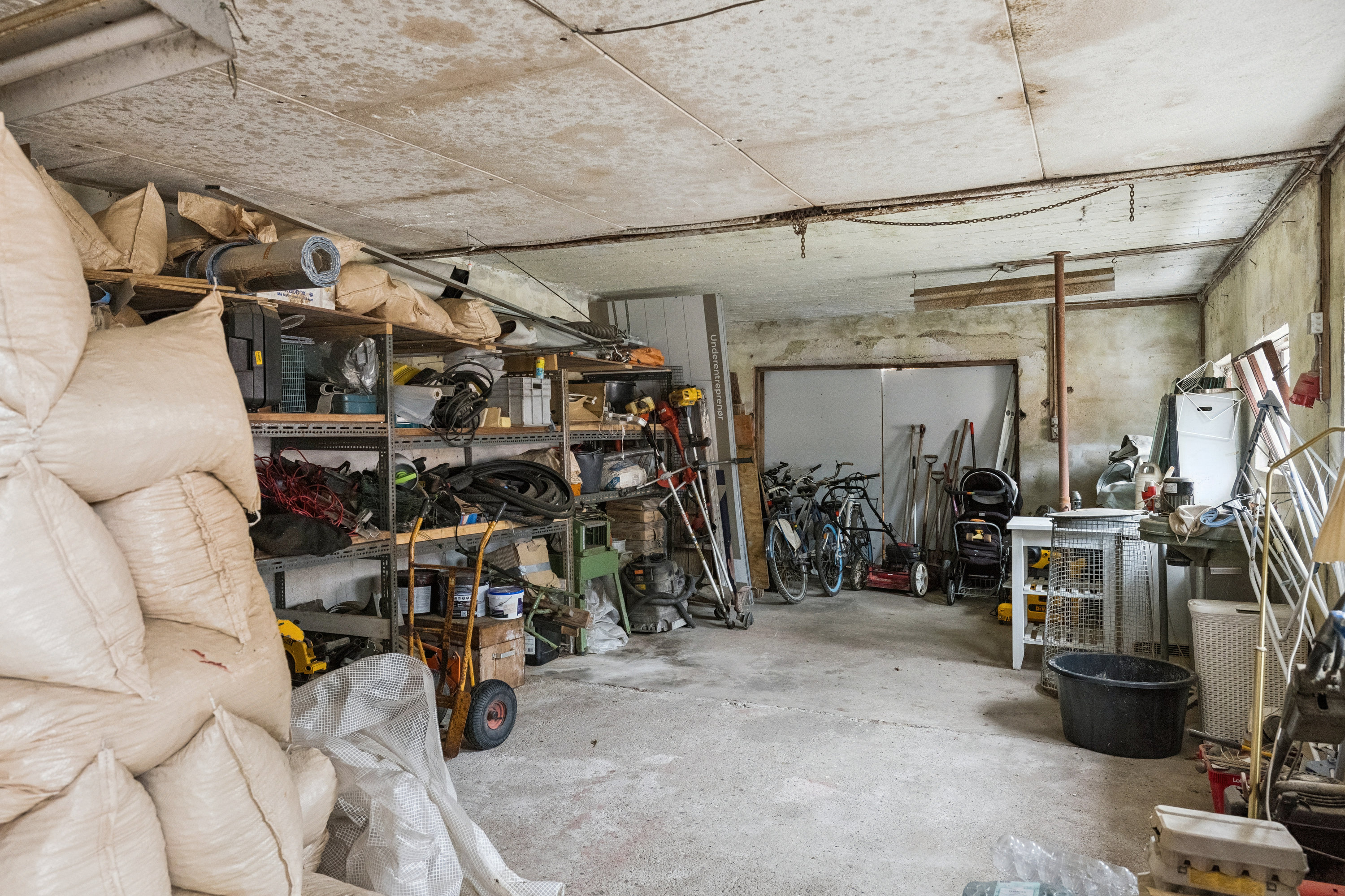 Fremhævet garage billede i fuldskærmstilstand. Billede af Kirkevej 6, Nr. Rind, 8832 Skals