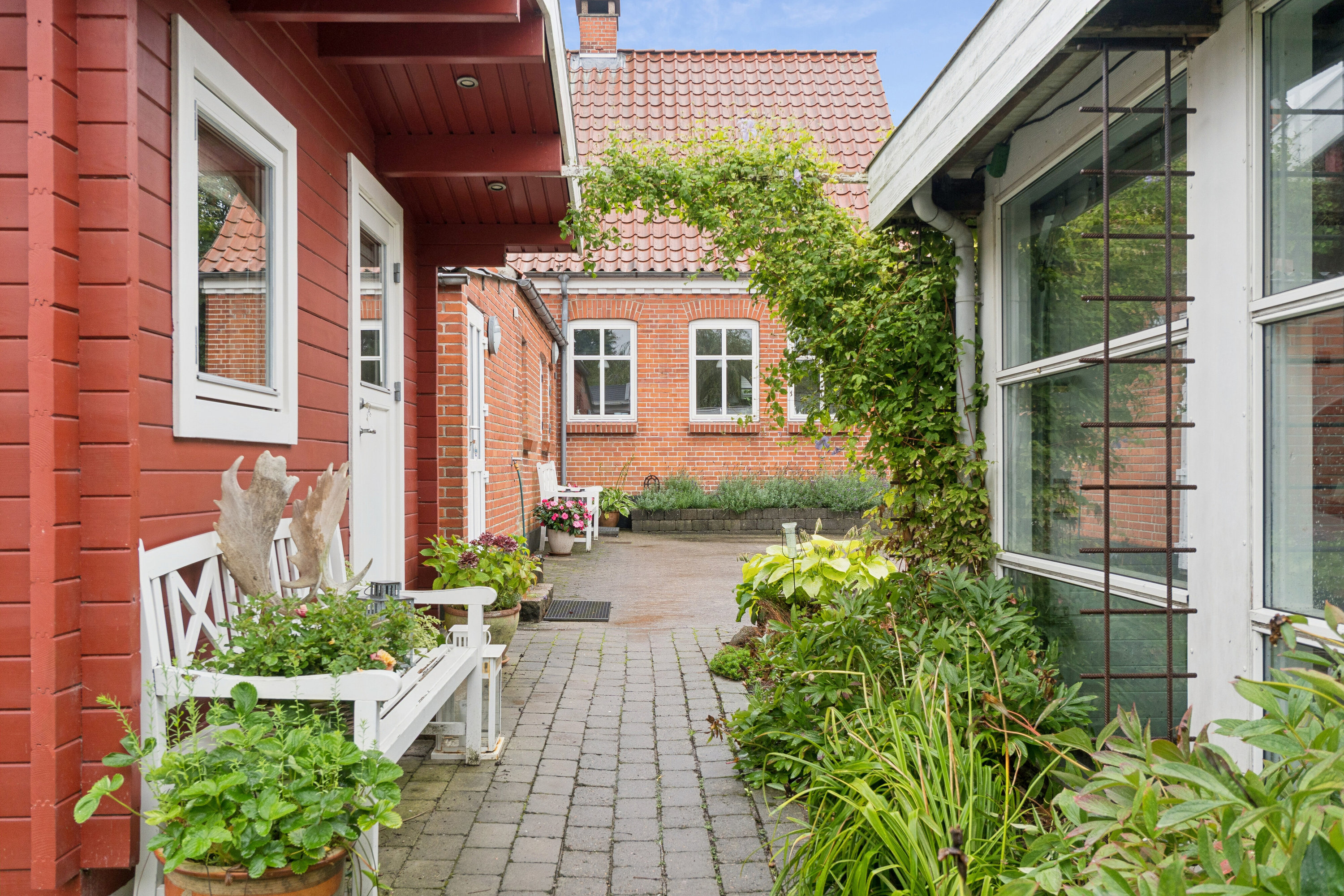 Fremhævet udendørs billede i fuldskærmstilstand. Billede af Højholtvej 1, 5856 Ryslinge