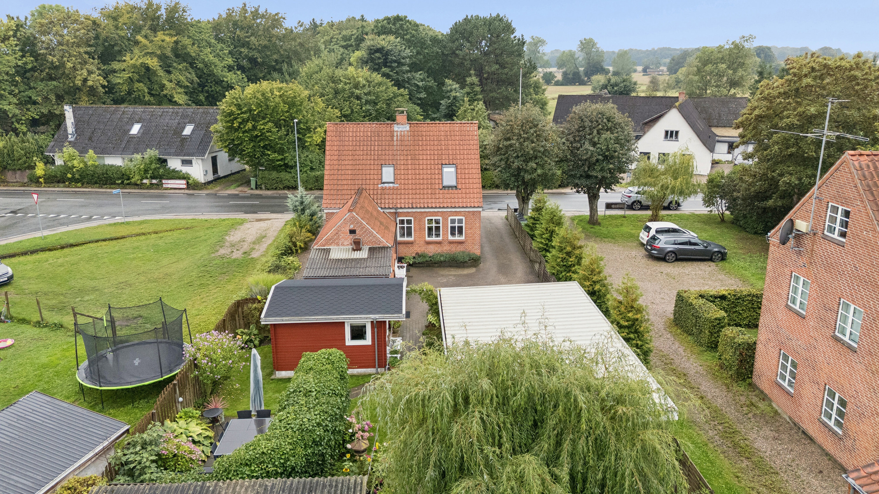 Fremhævet luftfoto billede i fuldskærmstilstand. Billede af Højholtvej 1, 5856 Ryslinge