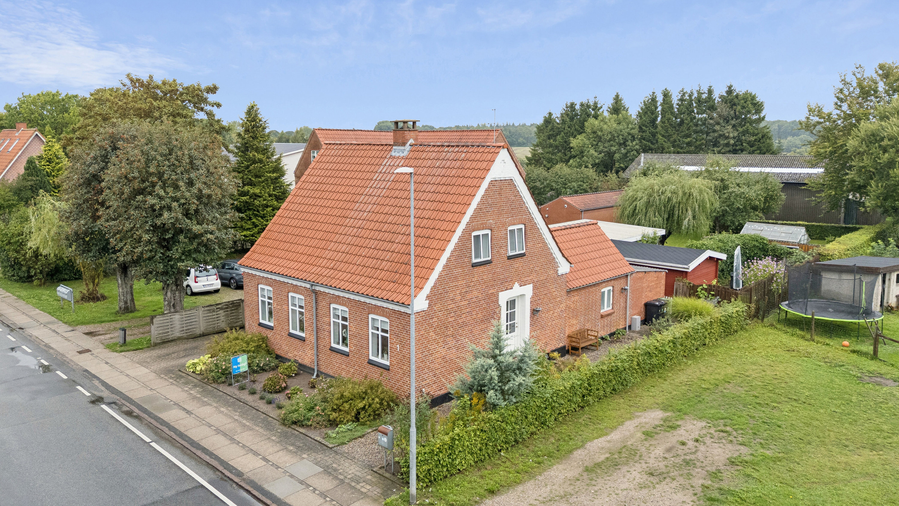 Fremhævet luftfoto billede i fuldskærmstilstand. Billede af Højholtvej 1, 5856 Ryslinge