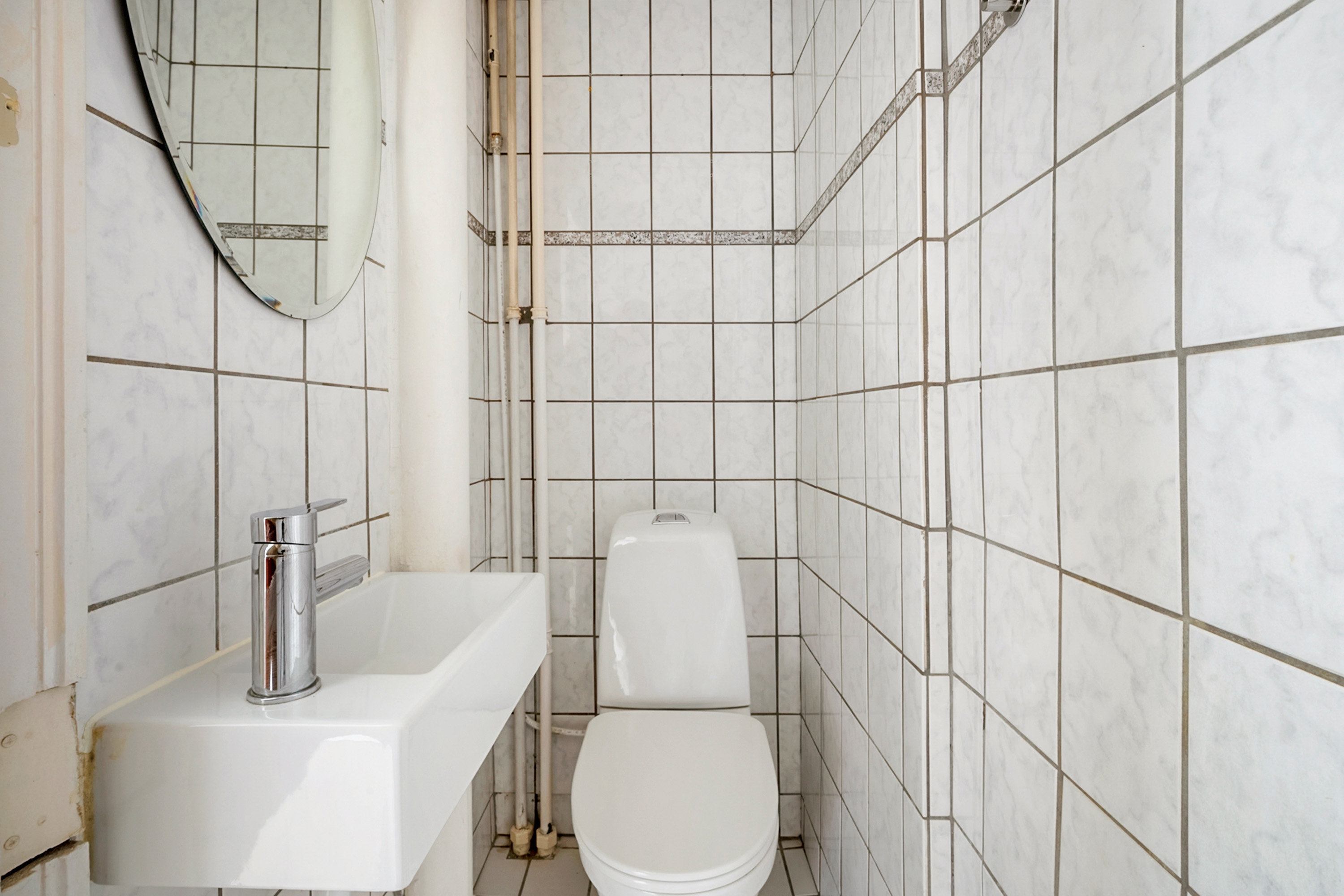 Fremhævet toilet billede i fuldskærmstilstand. Billede af Emil Møllers Gade 12, 2. tv., 8700 Horsens
