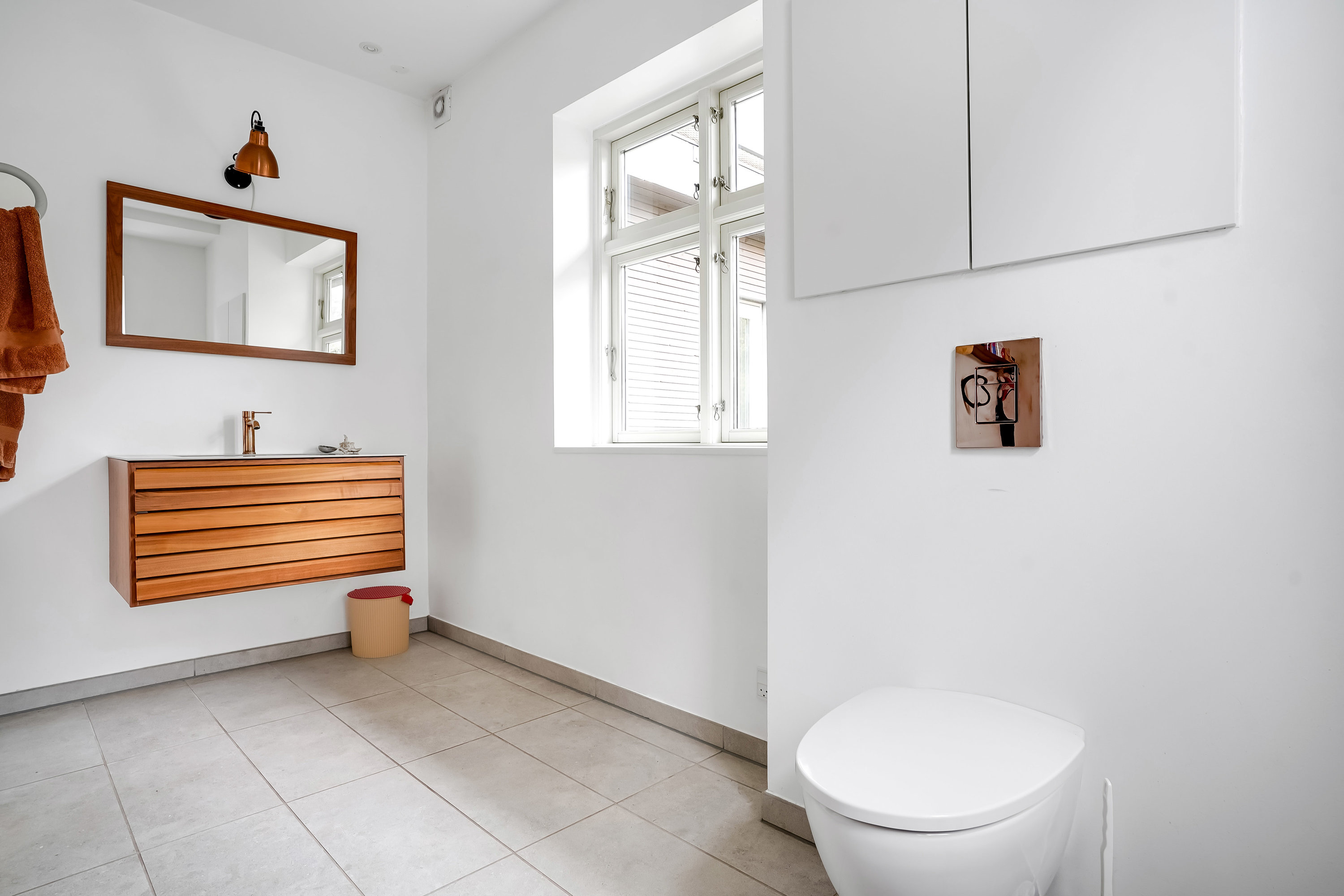 Fremhævet toilet billede i fuldskærmstilstand. Billede af Læssøegade 191, 5230 Odense M