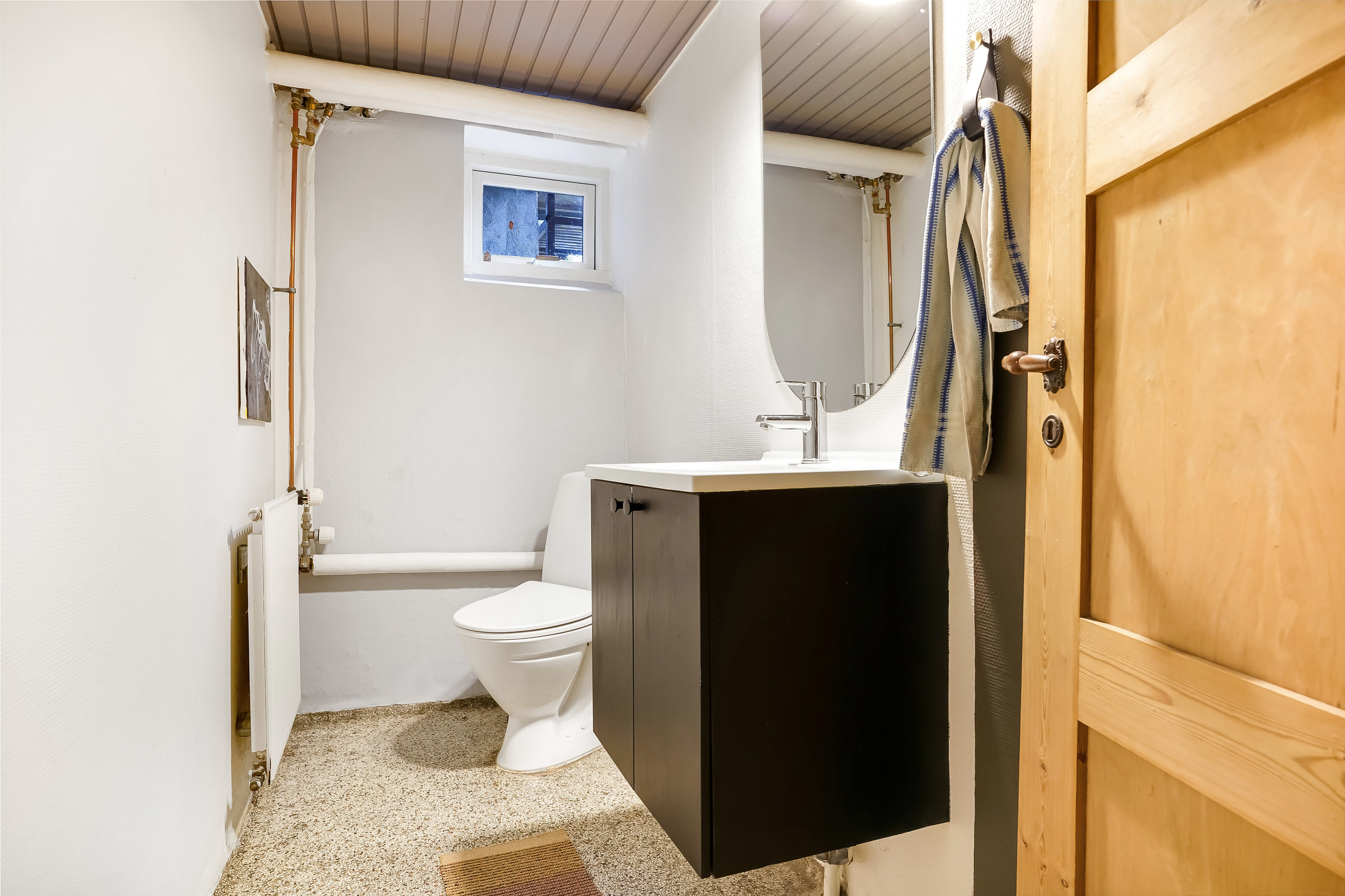 Fremhævet toilet billede i fuldskærmstilstand. Billede af Læssøegade 191, 5230 Odense M