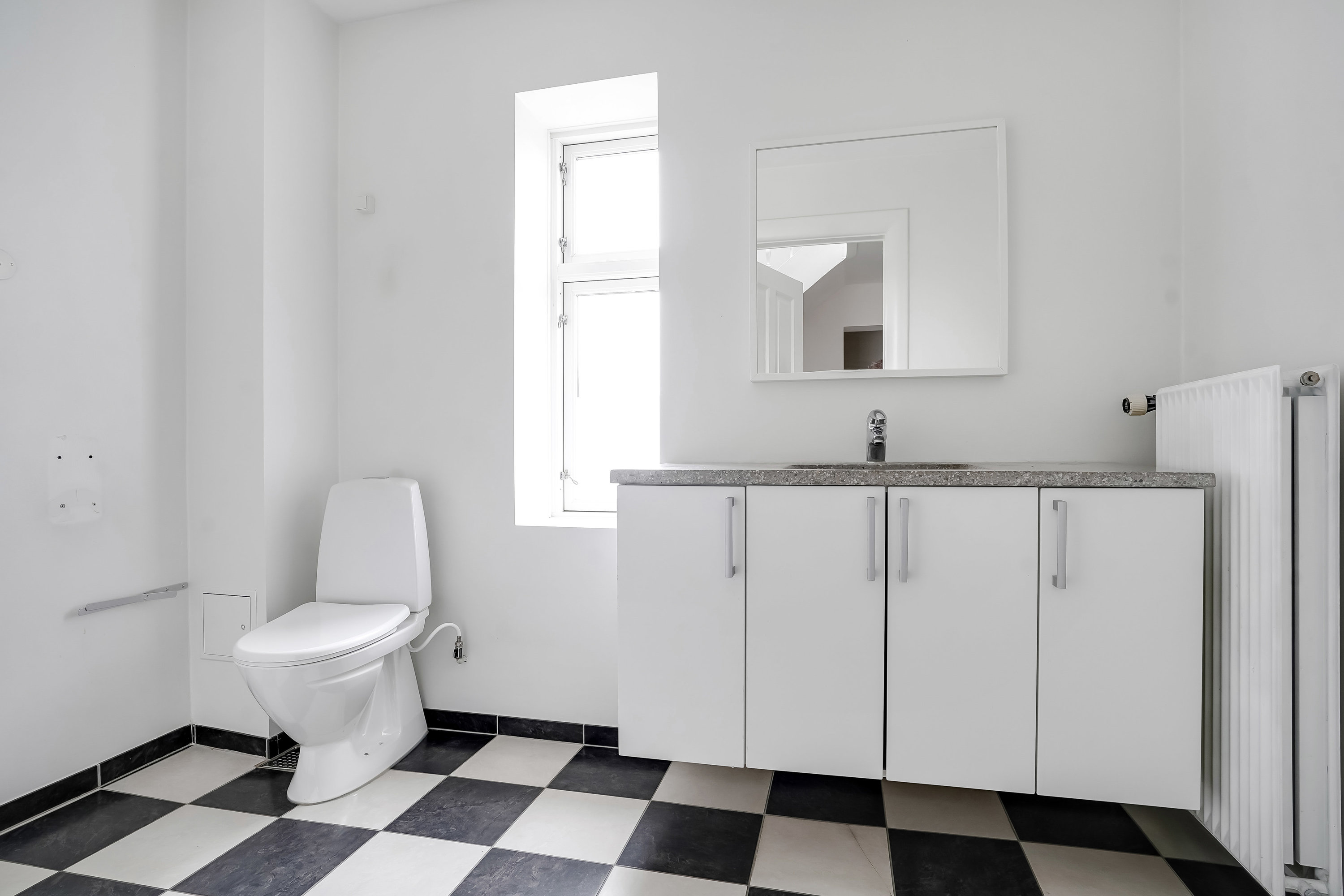 Fremhævet toilet billede i fuldskærmstilstand. Billede af Hunderupvej 48, 5000 Odense C