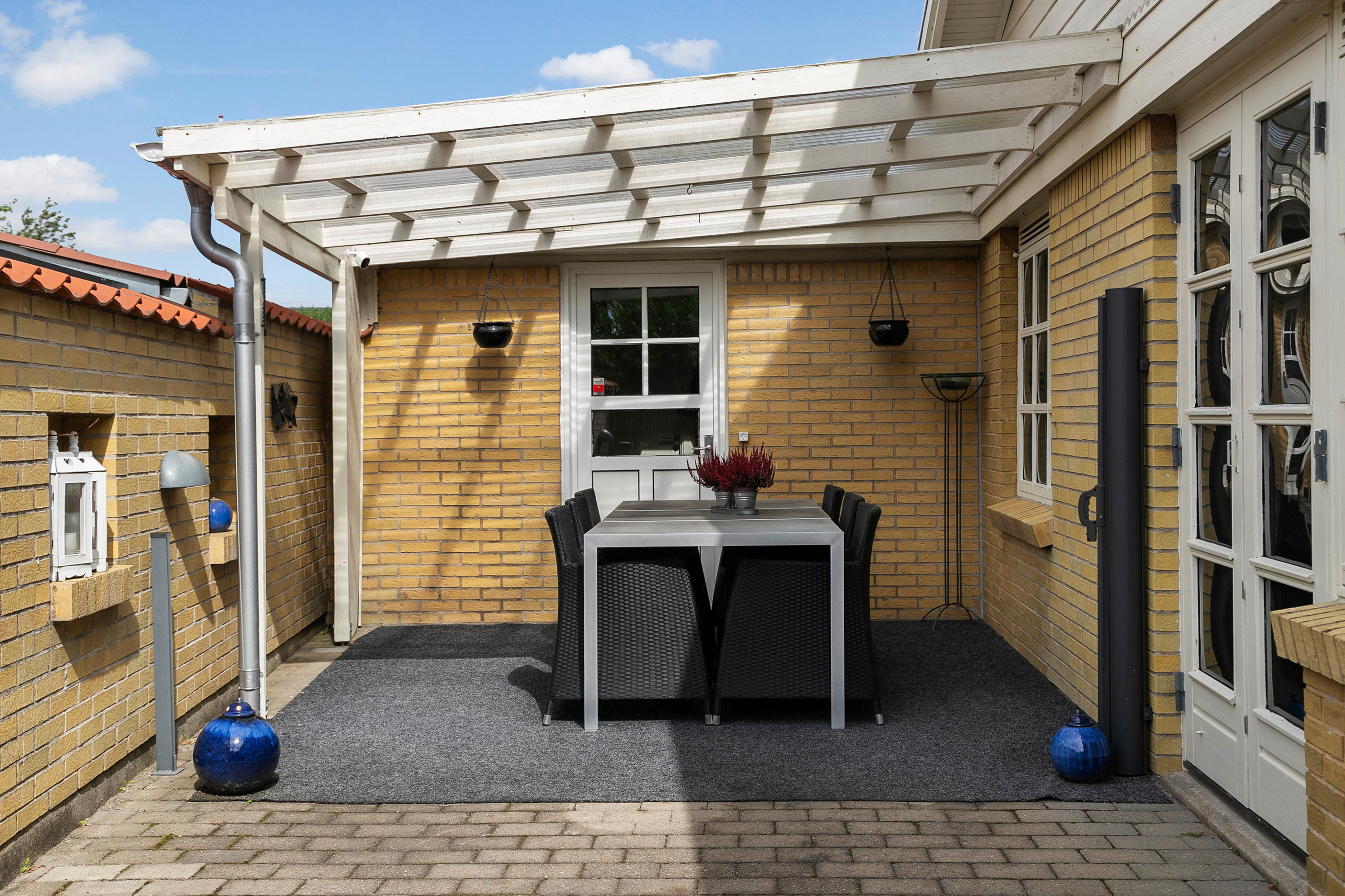 Fremhævet overdækket terrasse billede i fuldskærmstilstand. Billede af Dalstrøget 39, 9600 Aars