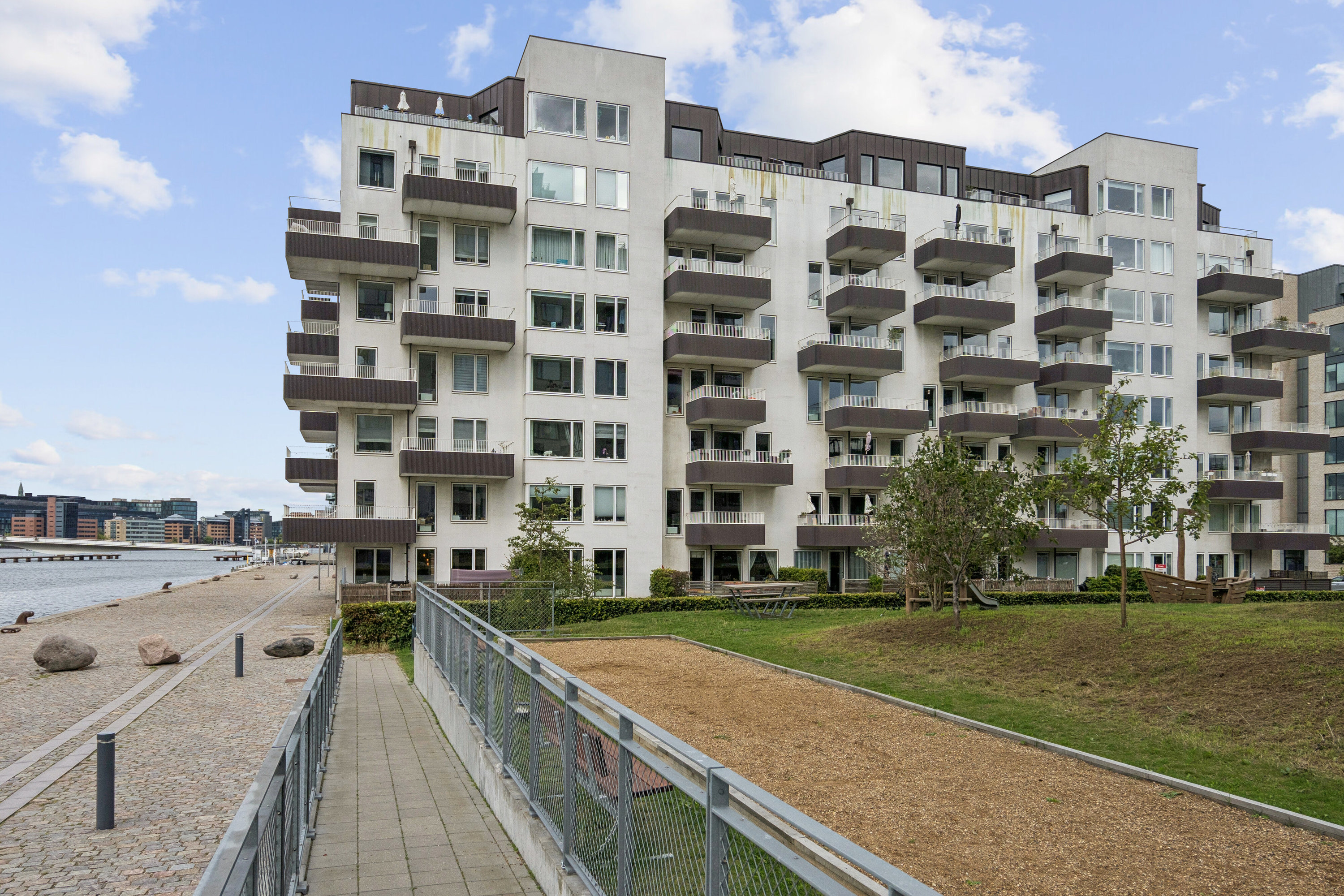 Fremhævet udendørs billede i fuldskærmstilstand. Billede af Islands Brygge 36C, 7. 2., 2300 København S