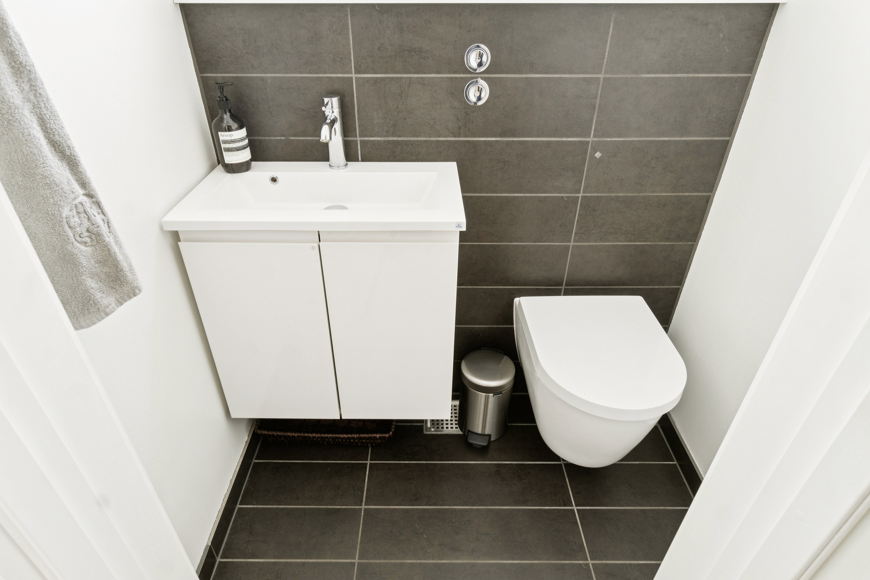 Fremhævet toilet billede i fuldskærmstilstand. Billede af Myrholmsvej 93, 8260 Viby J