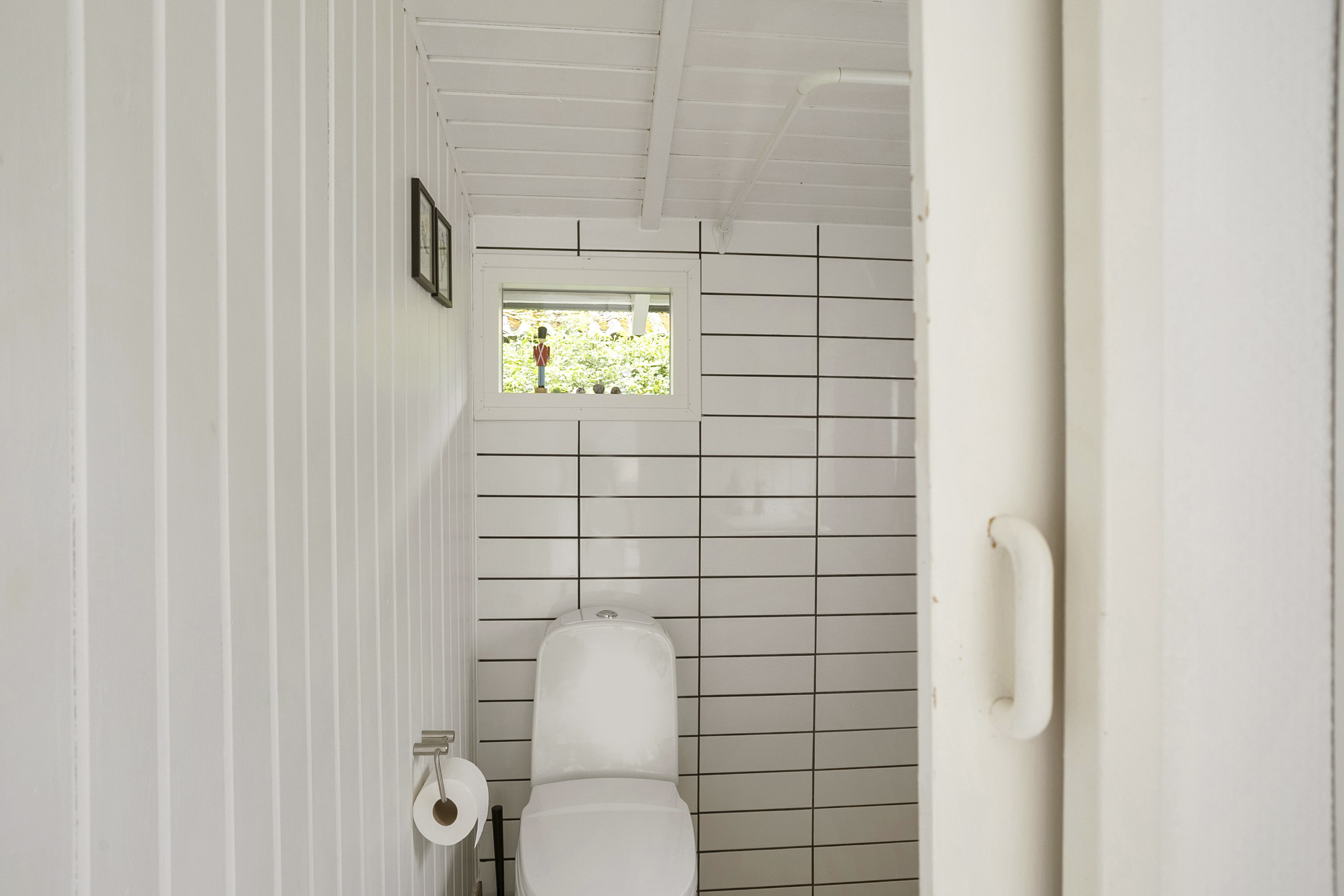 Fremhævet toilet billede i fuldskærmstilstand. Billede af Slugten 1, Toftum Bjerge, 7600 Struer