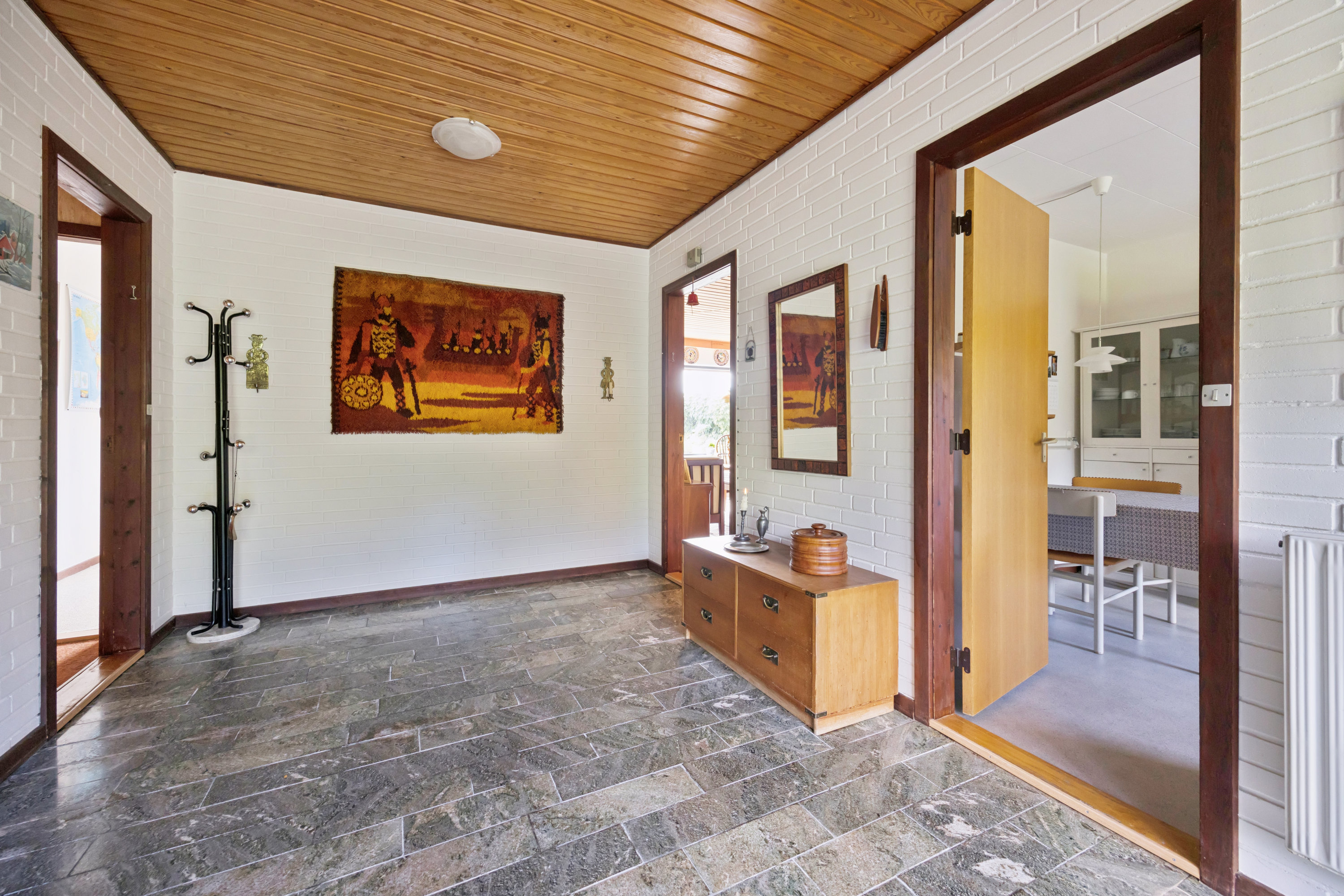 Fremhævet entré billede i fuldskærmstilstand. Billede af Vangen 33, 9400 Nørresundby
