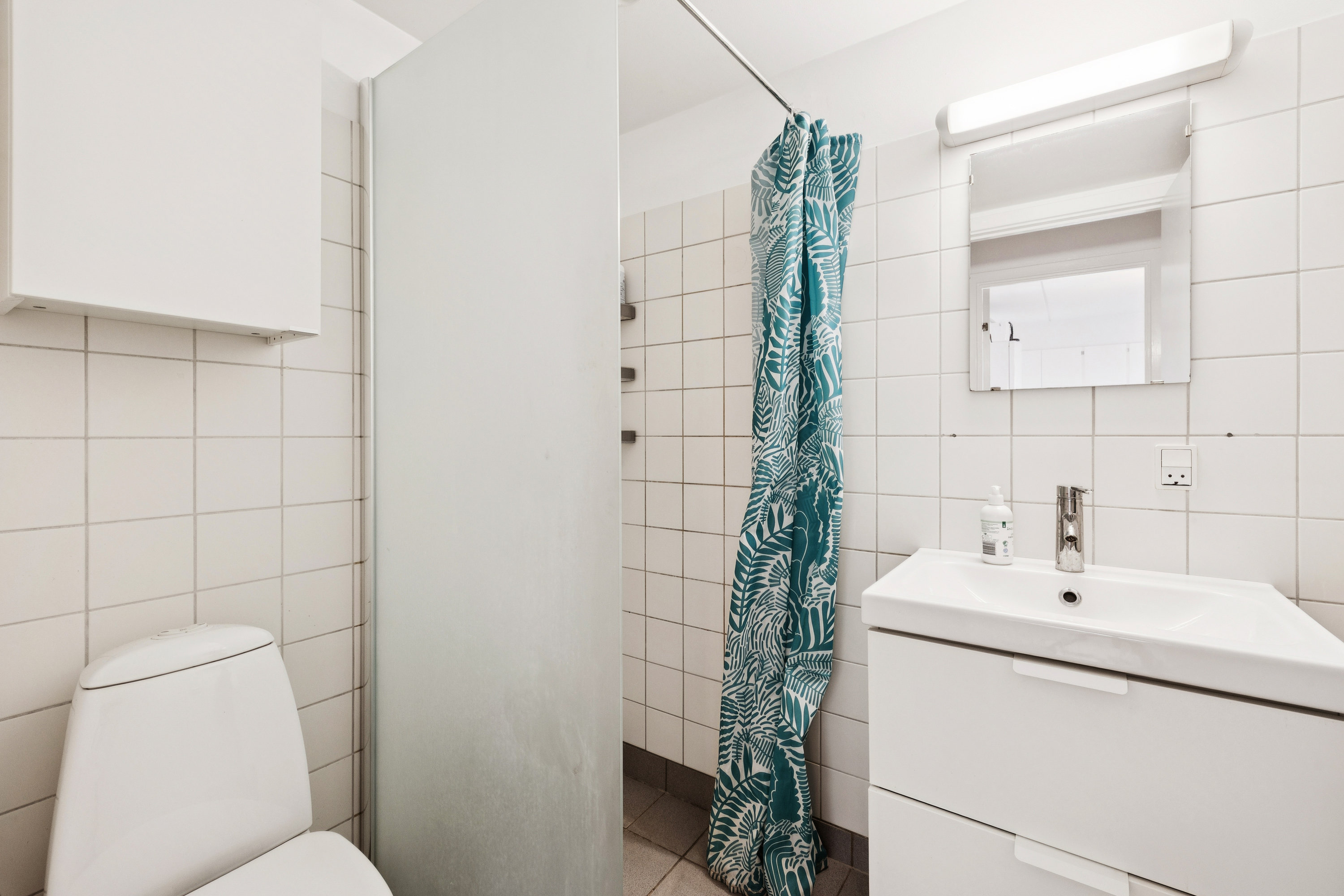 Fremhævet badeværelse billede i fuldskærmstilstand. Billede af Møllegade 7B, st. th., 8000 Aarhus C