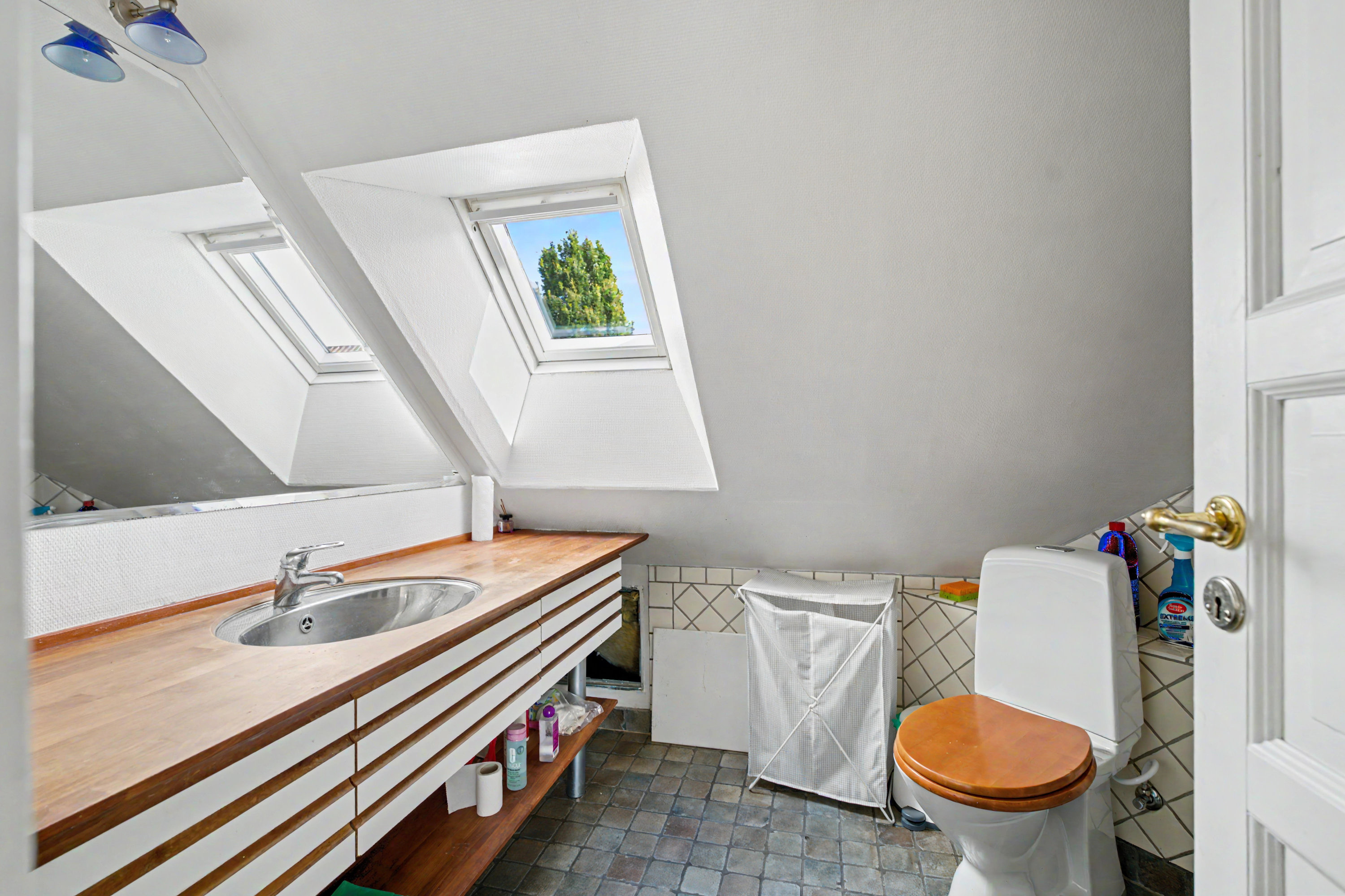 Fremhævet toilet billede i fuldskærmstilstand. Billede af Nørregade 15, 4930 Maribo