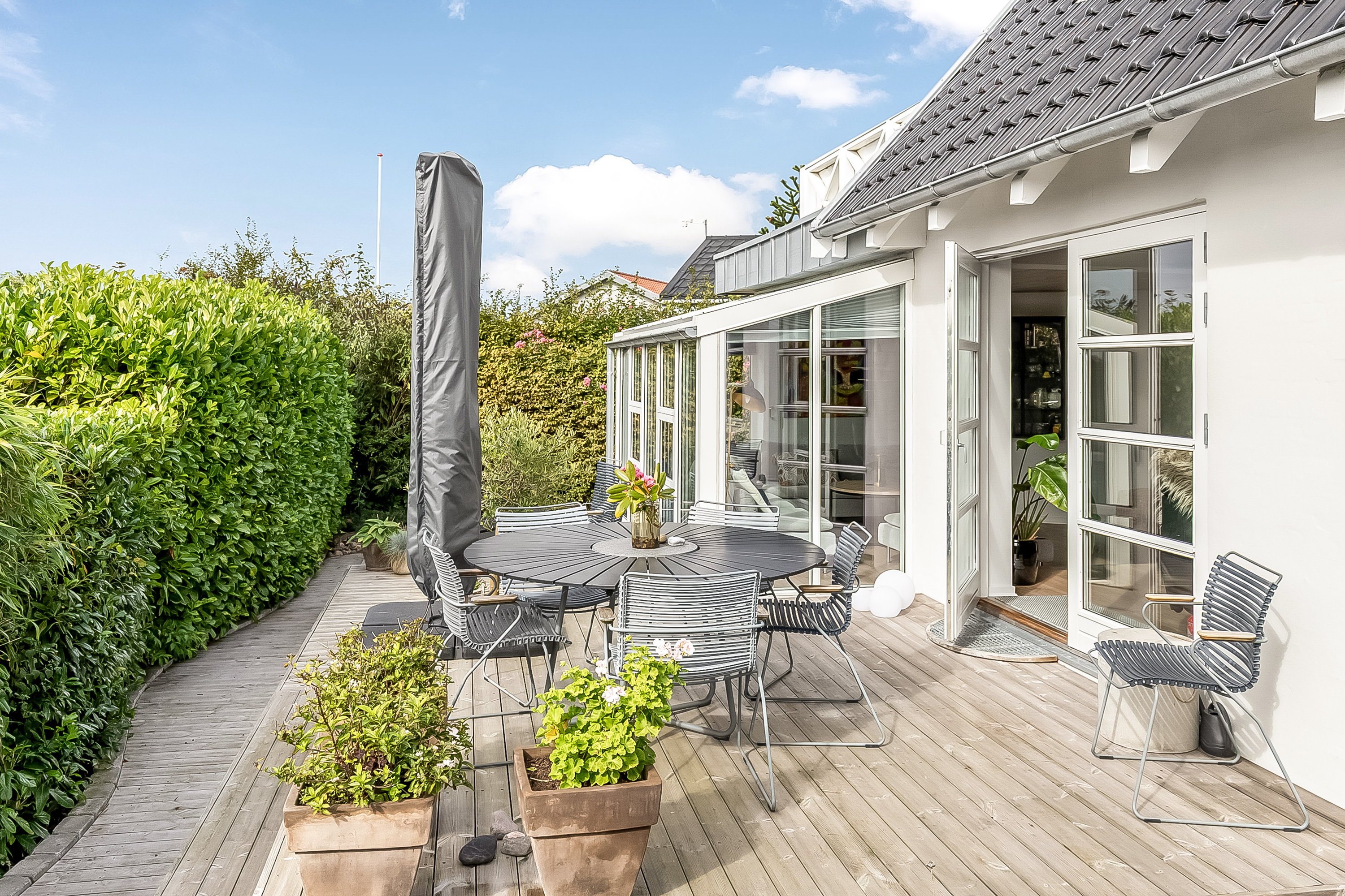 Fremhævet terrasse billede i fuldskærmstilstand. Billede af Solvej 19, Bredballe, 7120 Vejle Øst